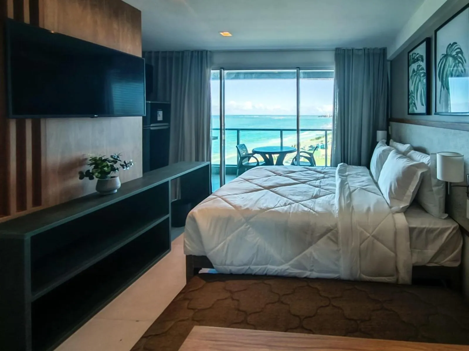 Photo of the whole room, Bed in RN Studio Premium