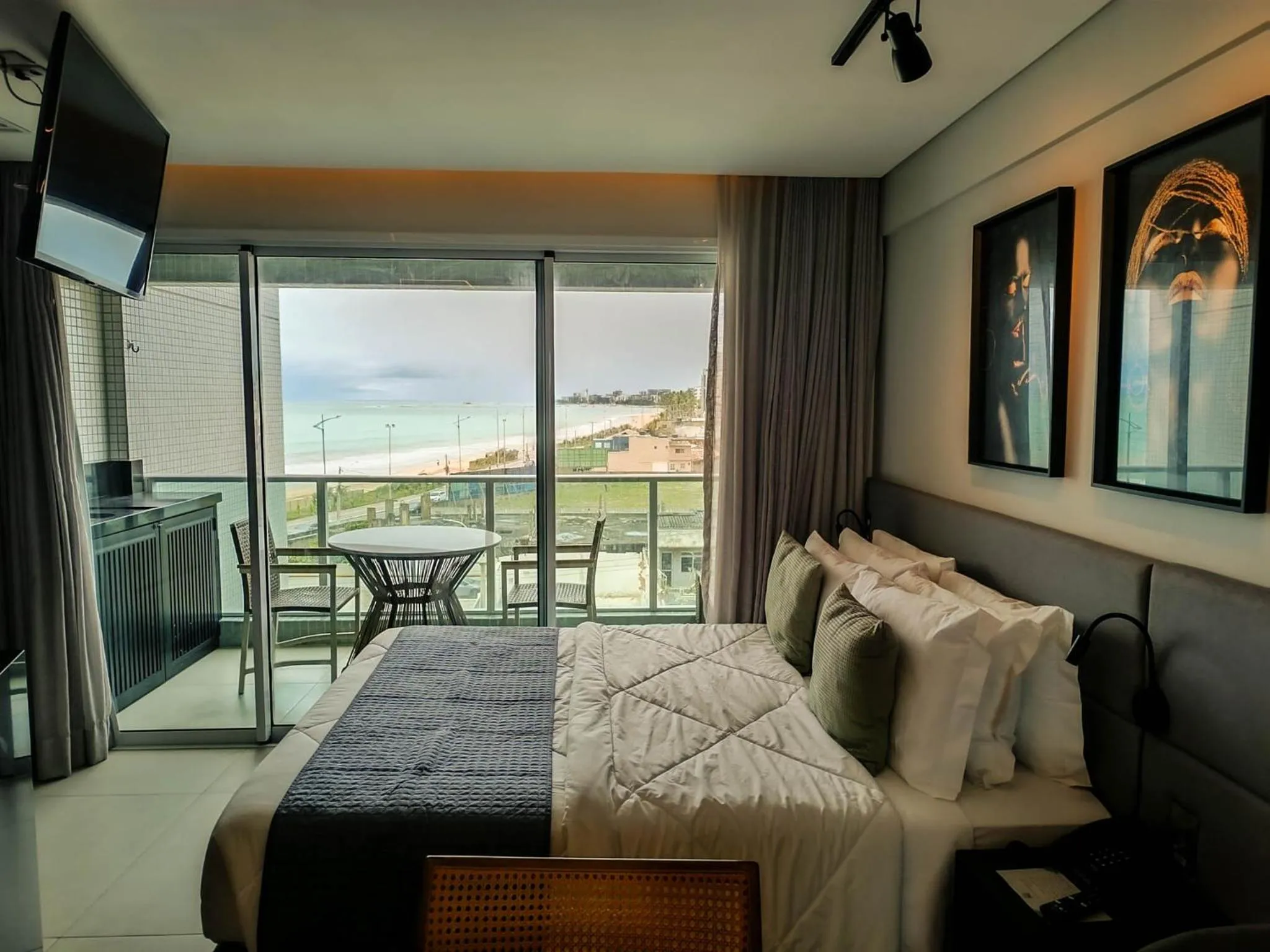 Bedroom, Bed in RN Studio Premium