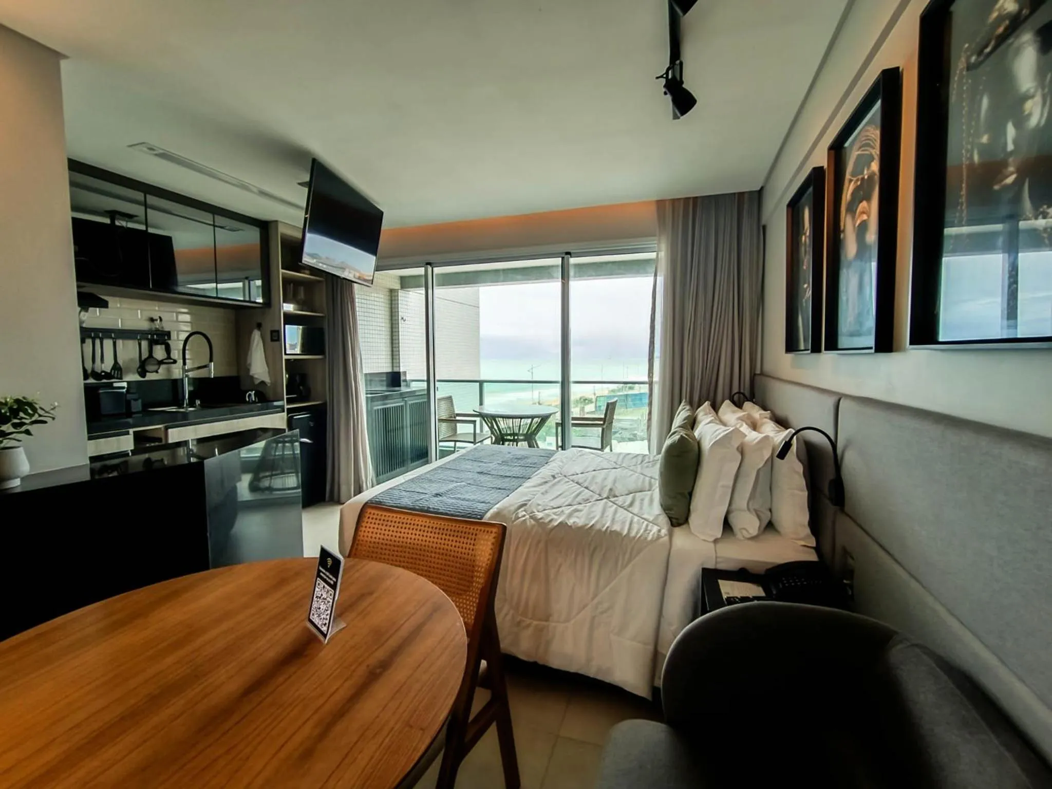 Bedroom, Bed in RN Studio Premium