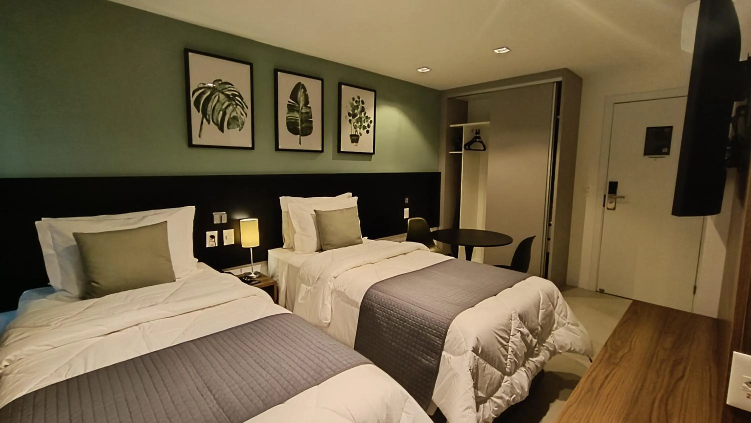 Photo of the whole room, Bed in RN Studio Premium