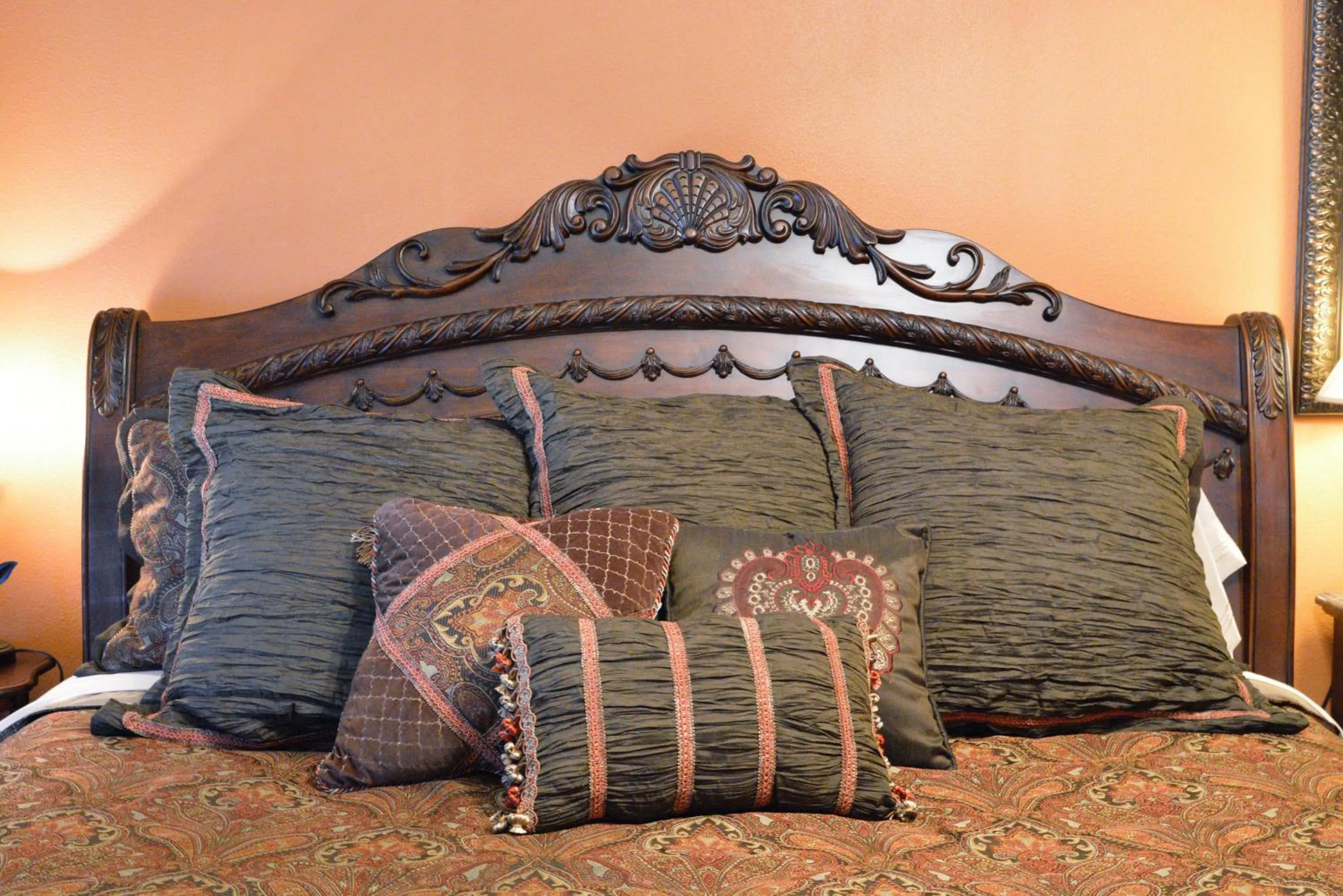 Bedroom, Bed in Iron Horse Inn