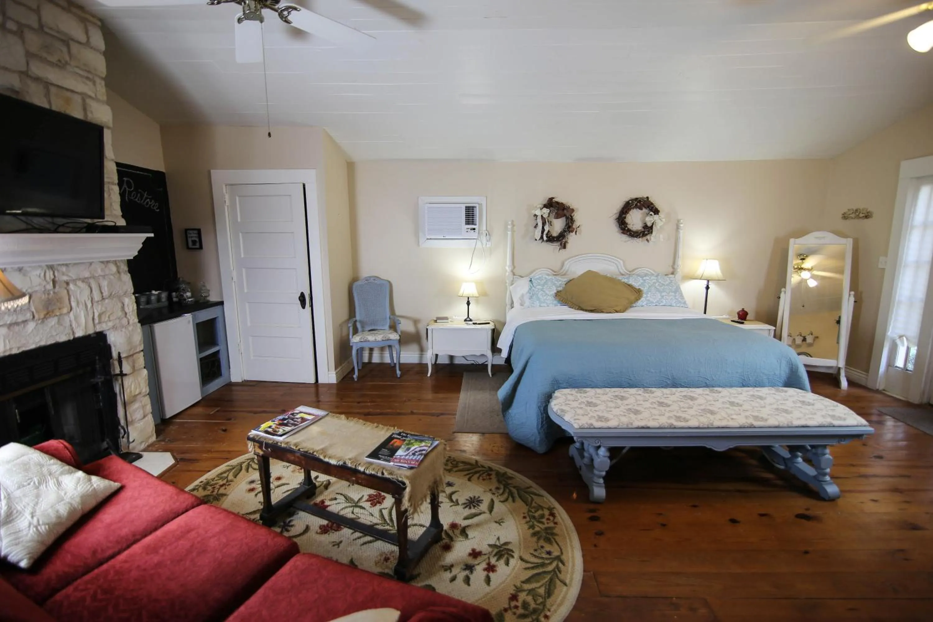 Bed in Iron Horse Inn