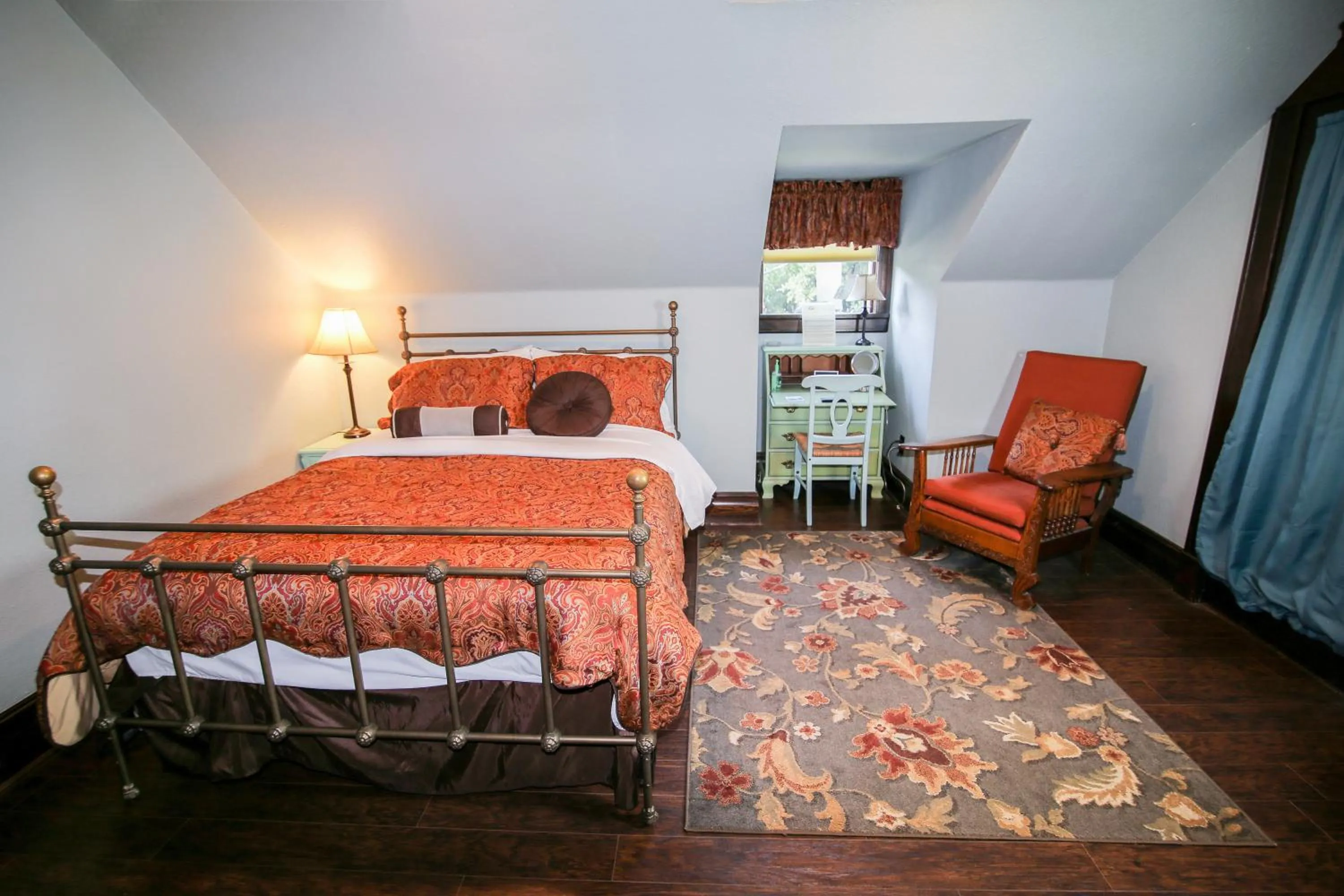 Bed in Iron Horse Inn