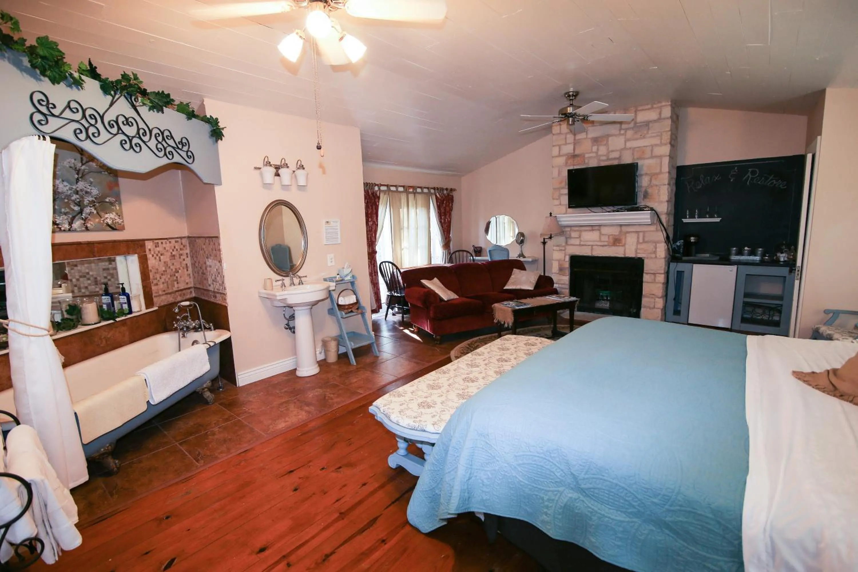 Bed in Iron Horse Inn