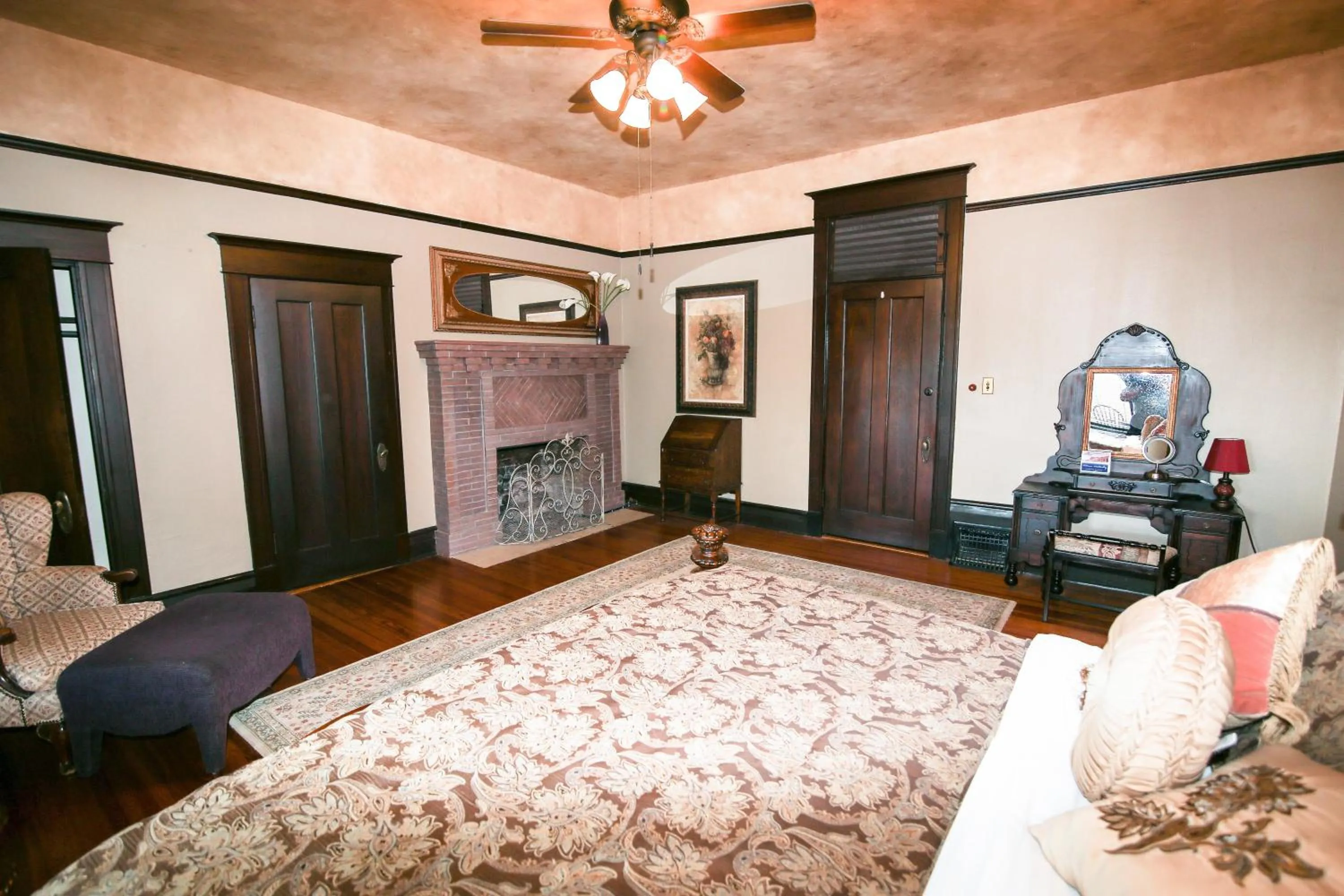 Bed in Iron Horse Inn