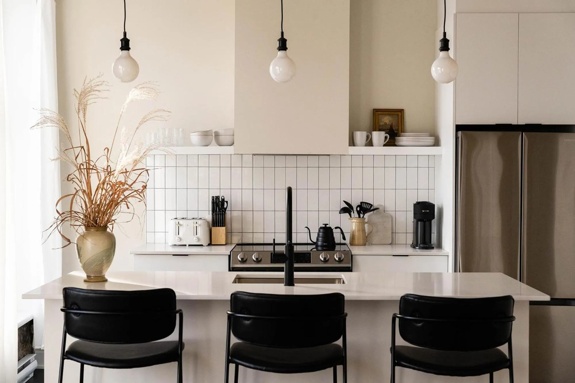 Coffee/tea facilities in Maison Place Royale by Luxury In Transit