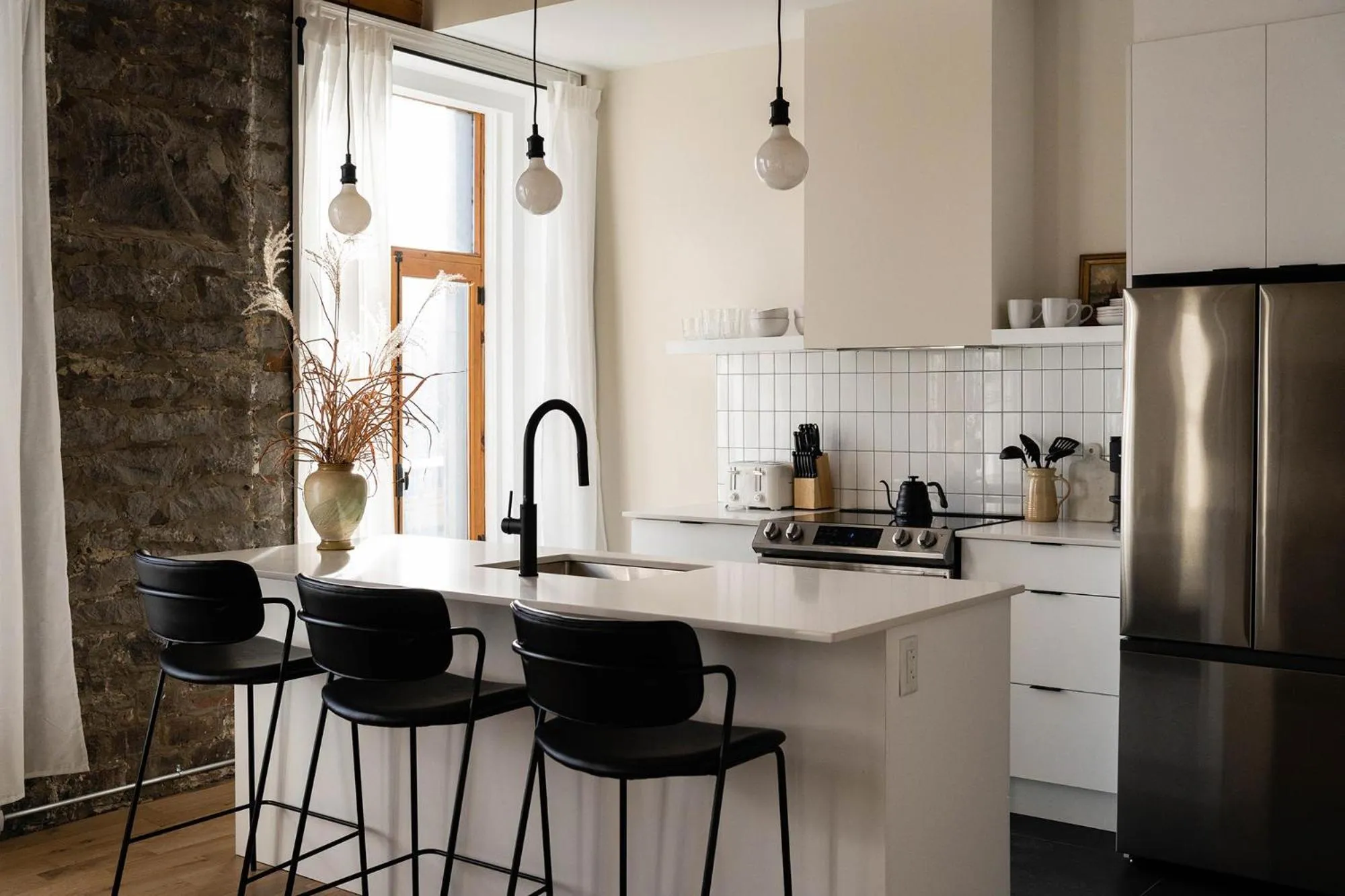 Coffee/tea facilities in Maison Place Royale by Luxury In Transit