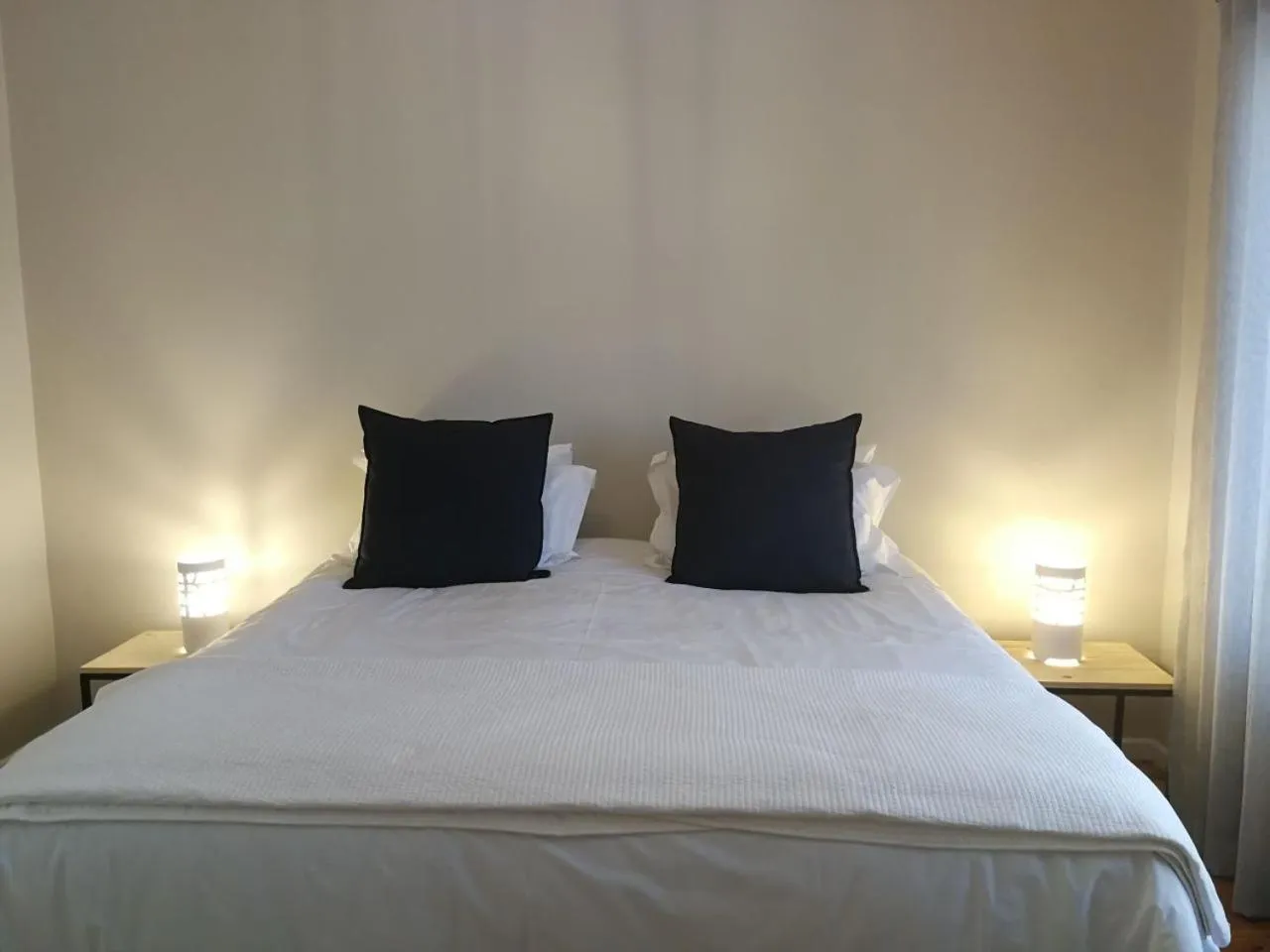 Bed in Loddey`s Guest House - by Beach Collection