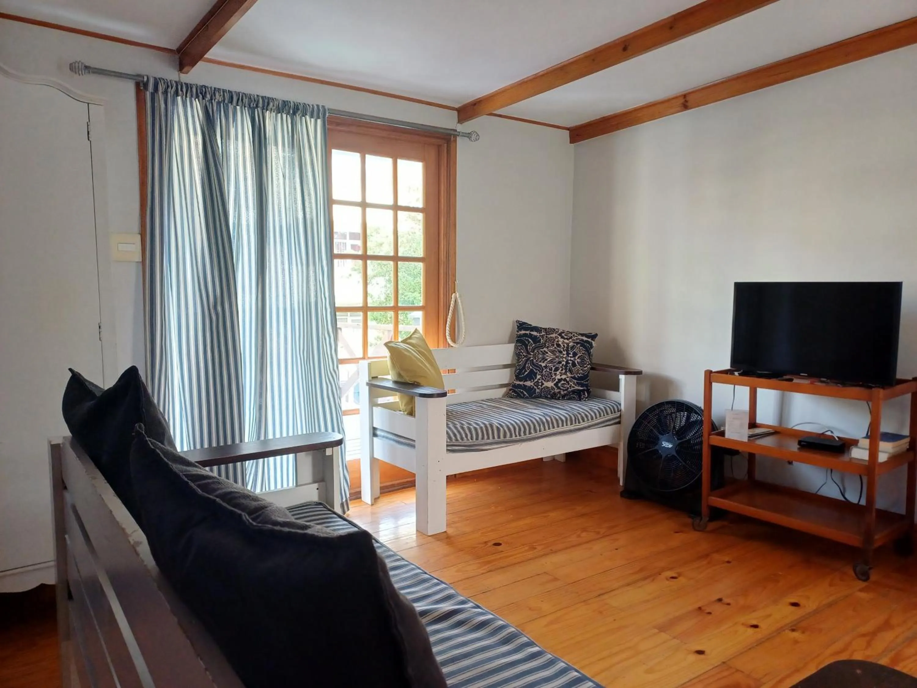 Loddey`s Guest House - by Beach Collection