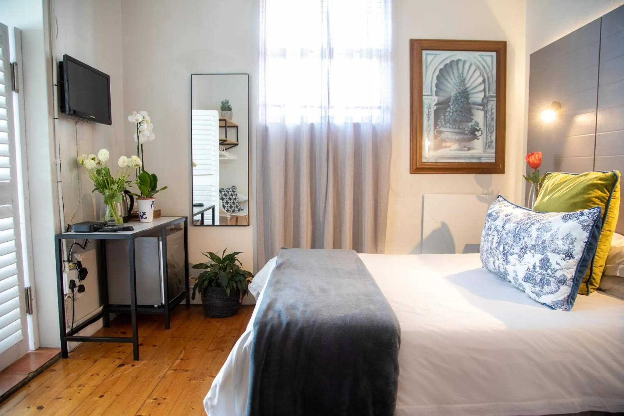 Bed in Loddey`s Guest House - by Beach Collection