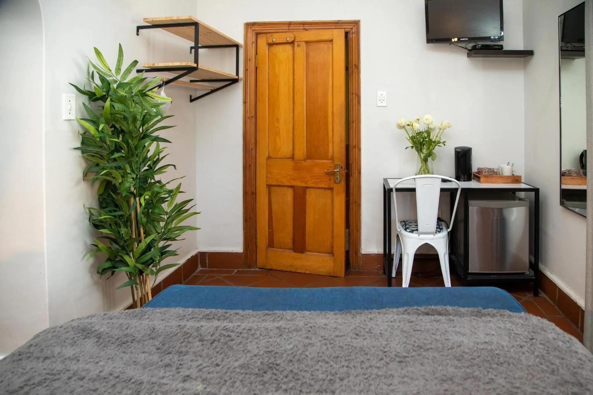 Bedroom, Bed in Loddey`s Guest House - by Beach Collection