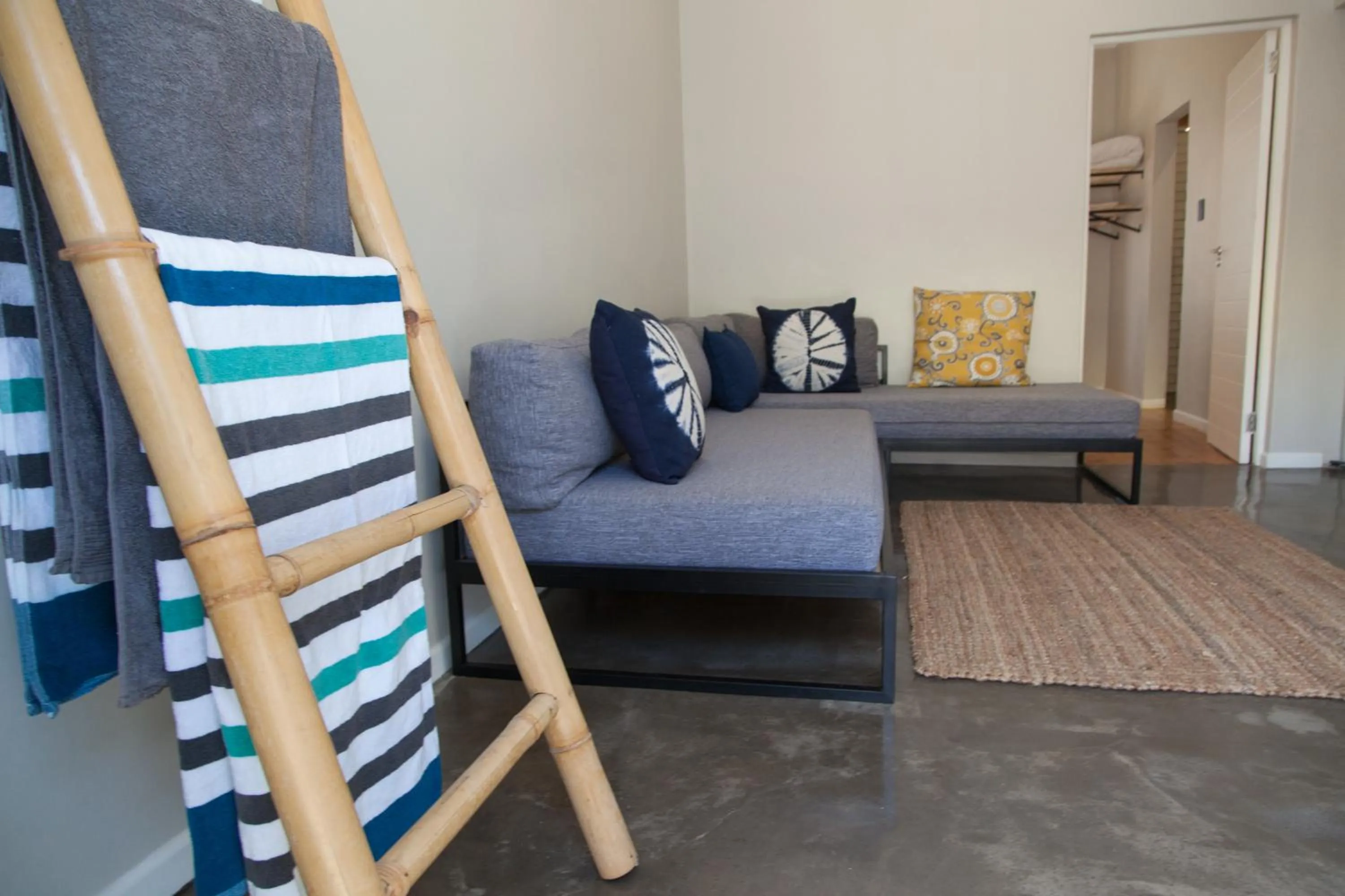 Loddey`s Guest House - by Beach Collection