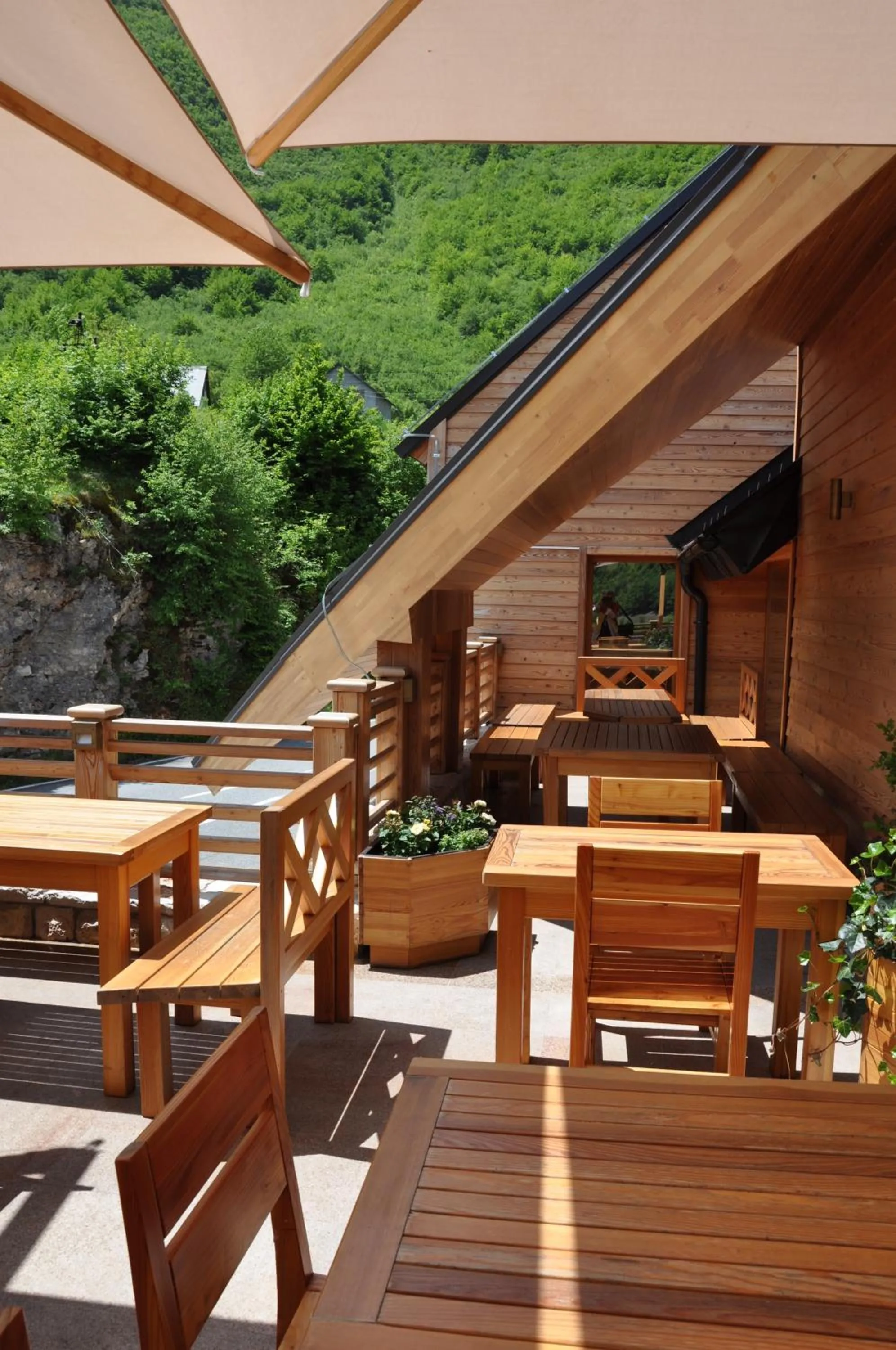 Patio in Motel Tara MB