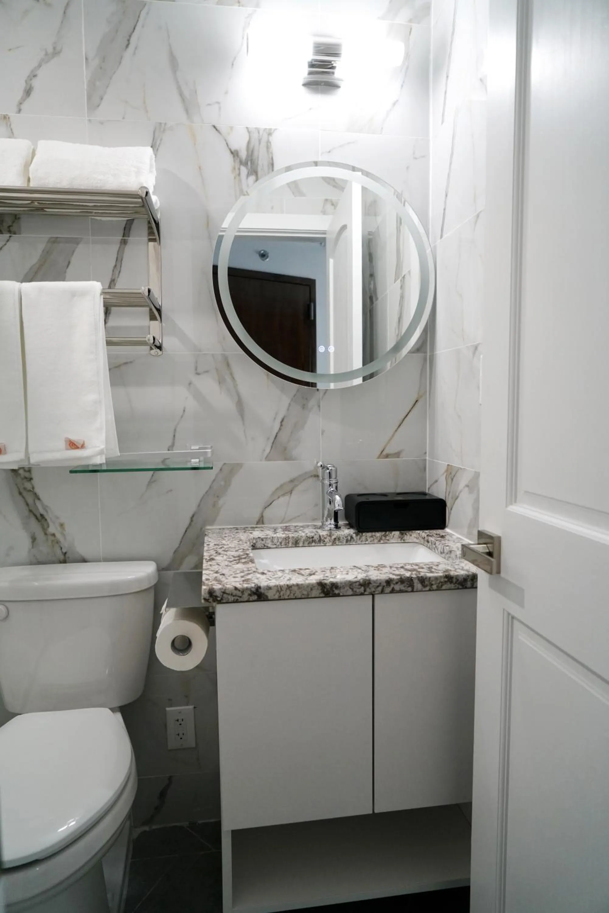 Toilet in Starlight Hotel