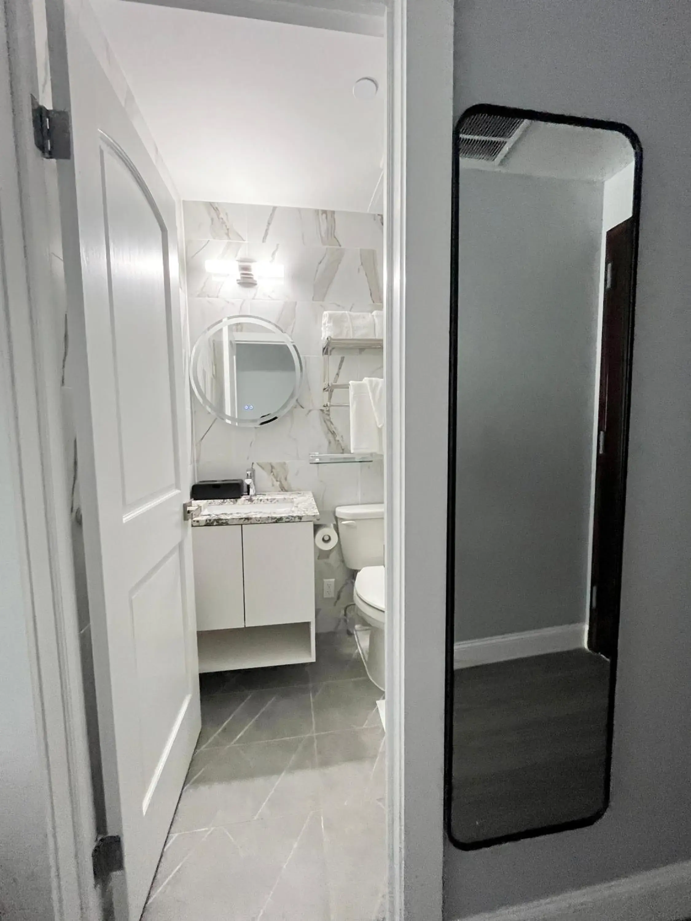 Twin Room with Private Bathroom in Starlight Hotel Twin Room with Private Bathroom in Starlight Hotel