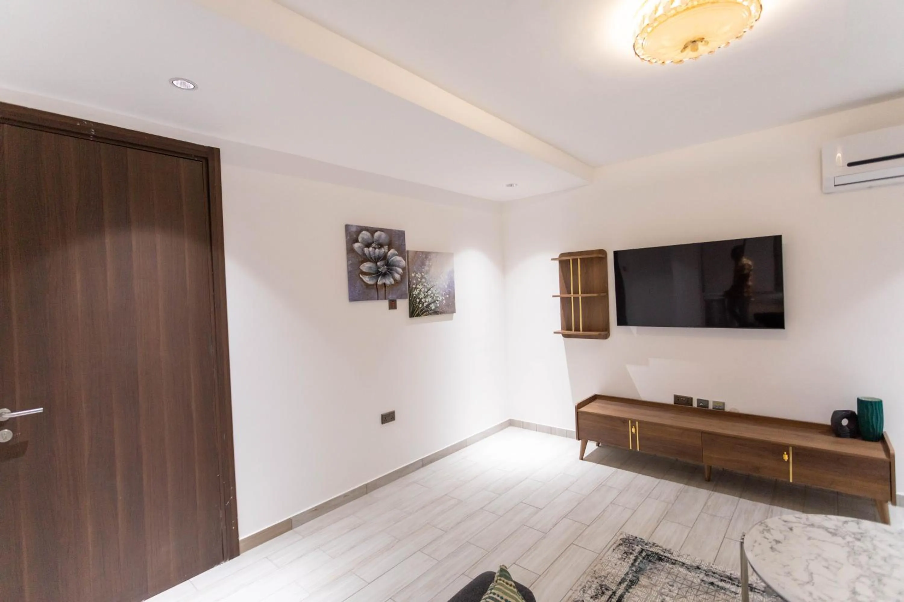 TV and multimedia in Veronique Heights