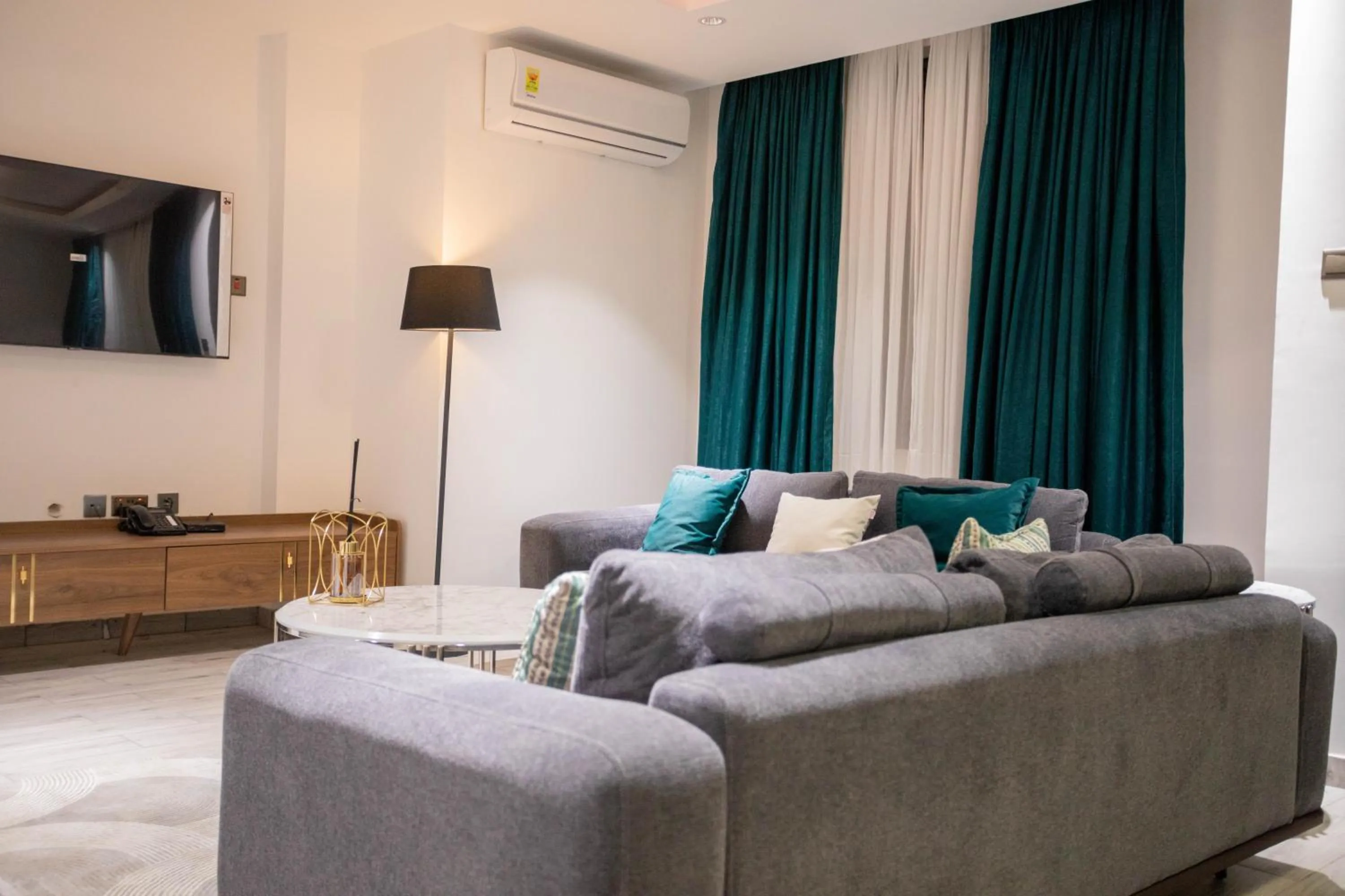 TV and multimedia in Veronique Heights