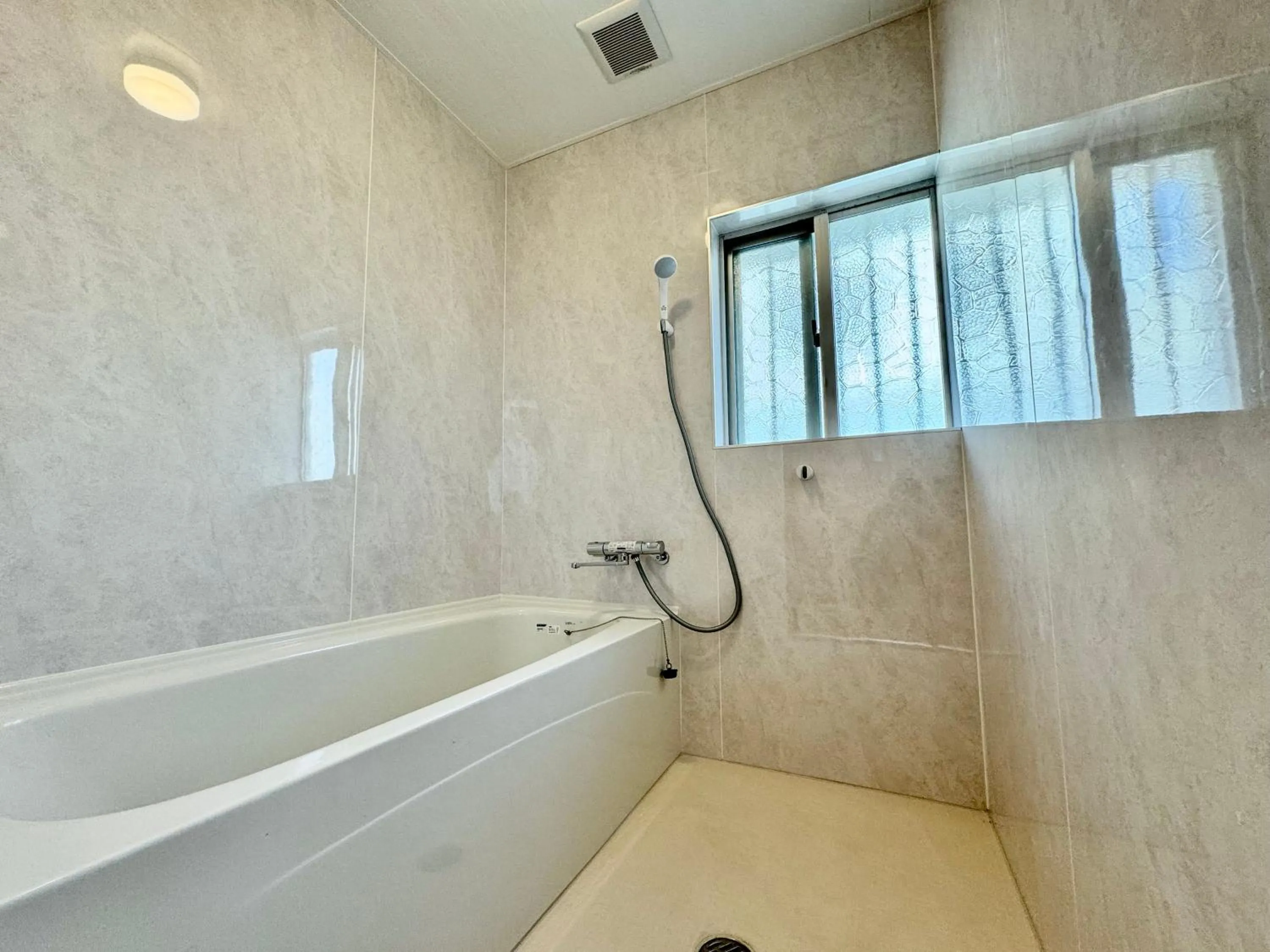 Shower in Hotel Ishigaki and Chikonkiya