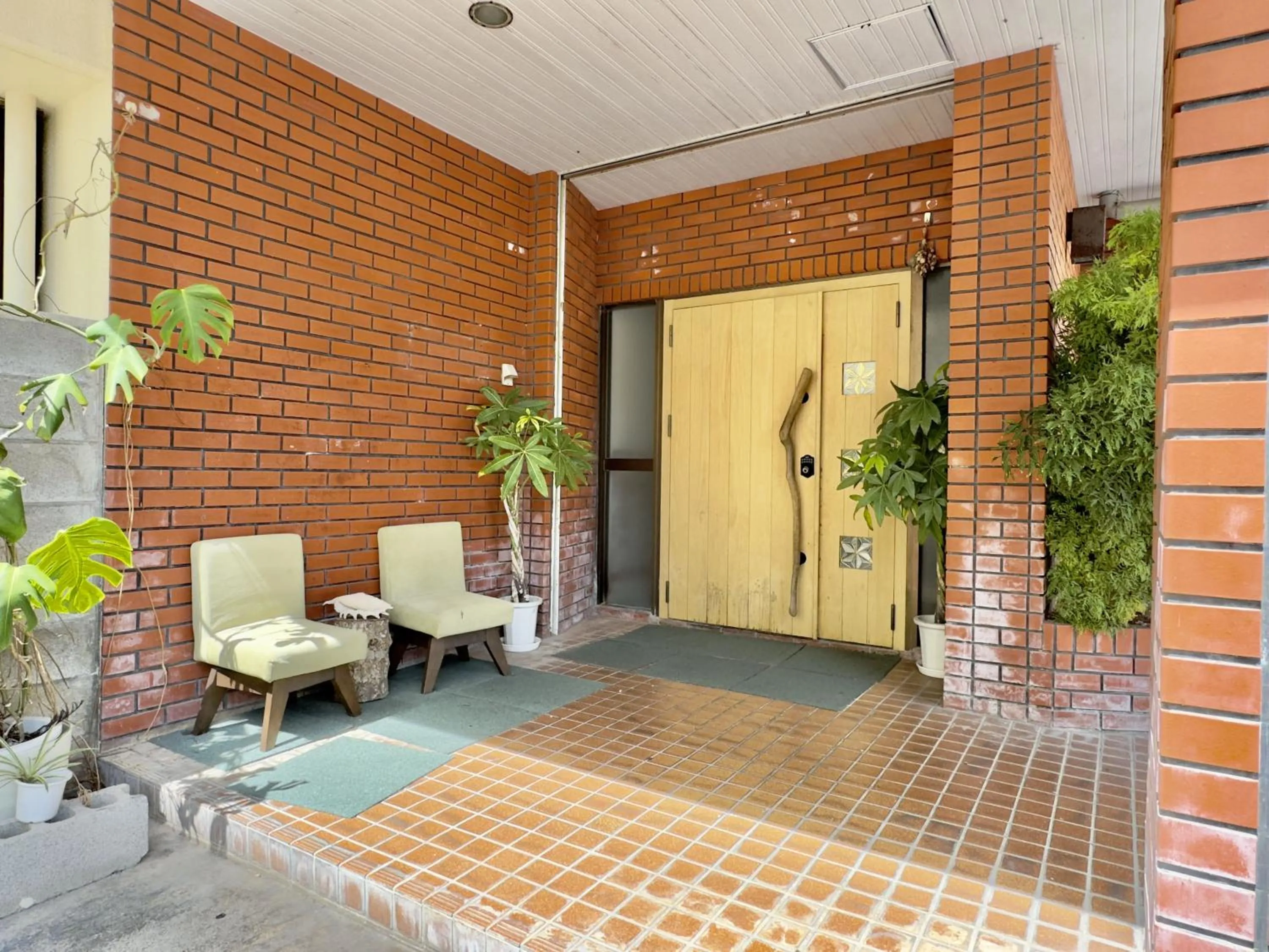 Seating area in Hotel Ishigaki and Chikonkiya