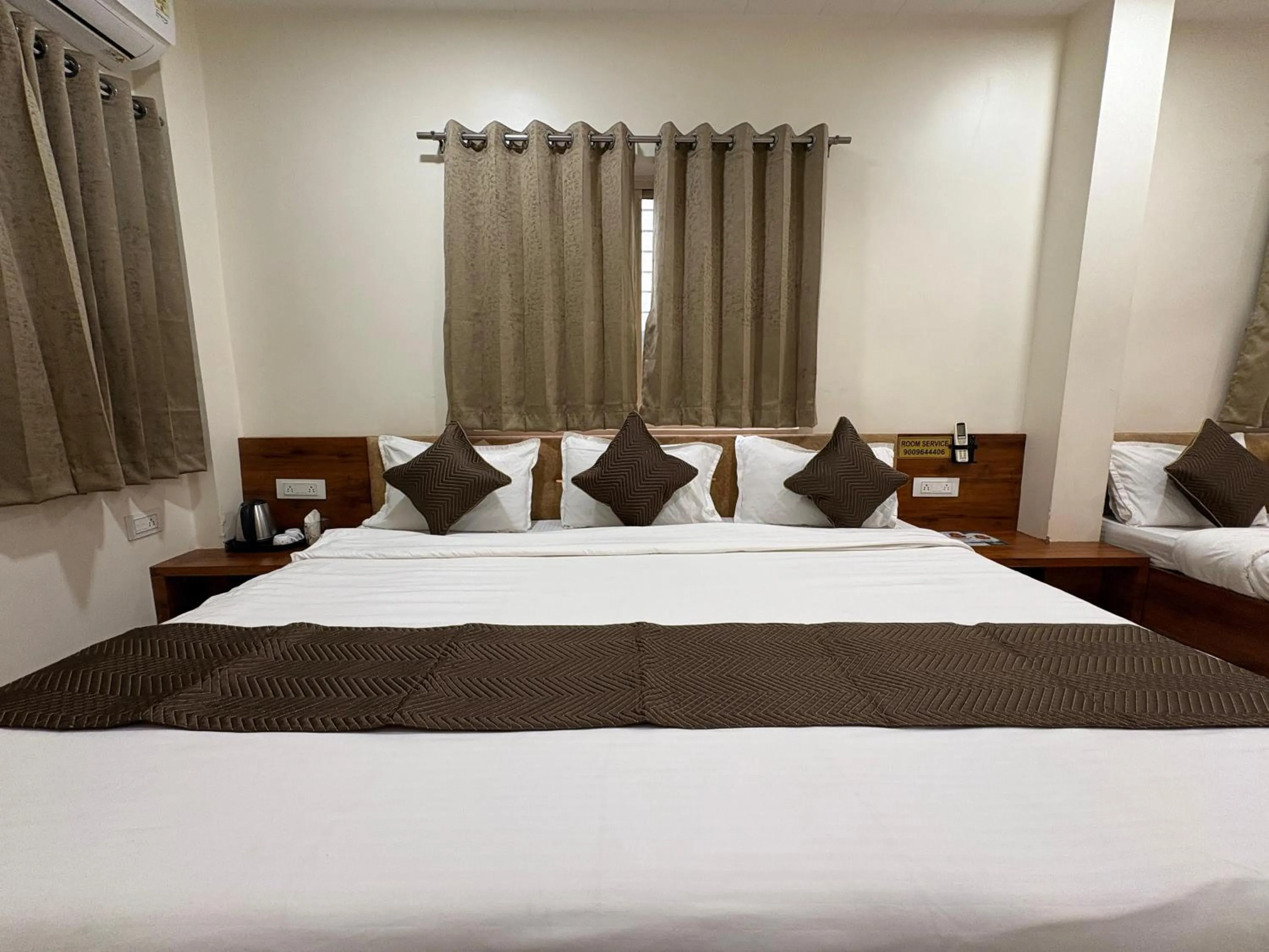 Bed in Hotel Anantshree Inn Shree Mahakaleshwar Temple Ujjain
