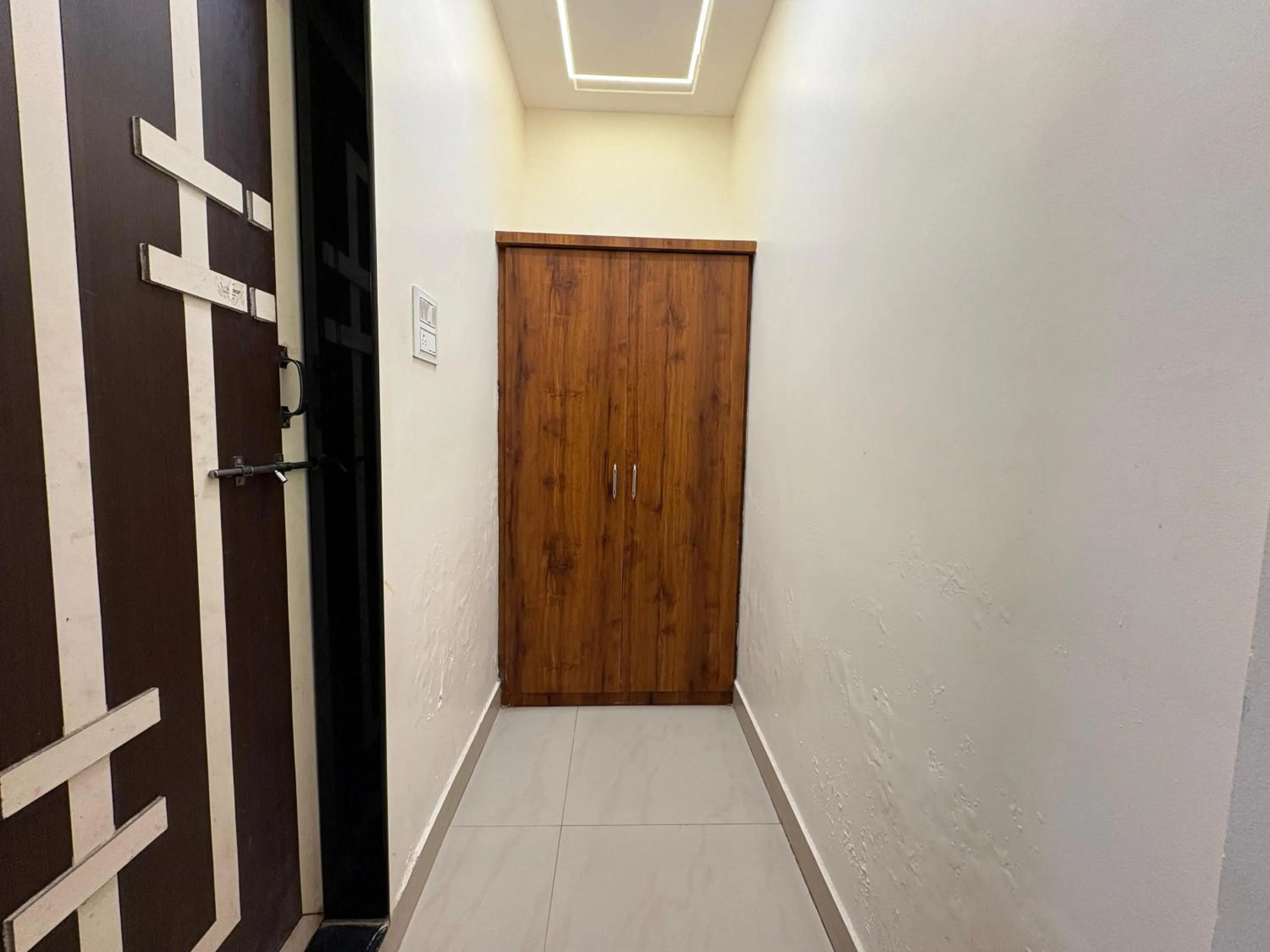 wardrobe in Hotel Anantshree Inn Shree Mahakaleshwar Temple Ujjain