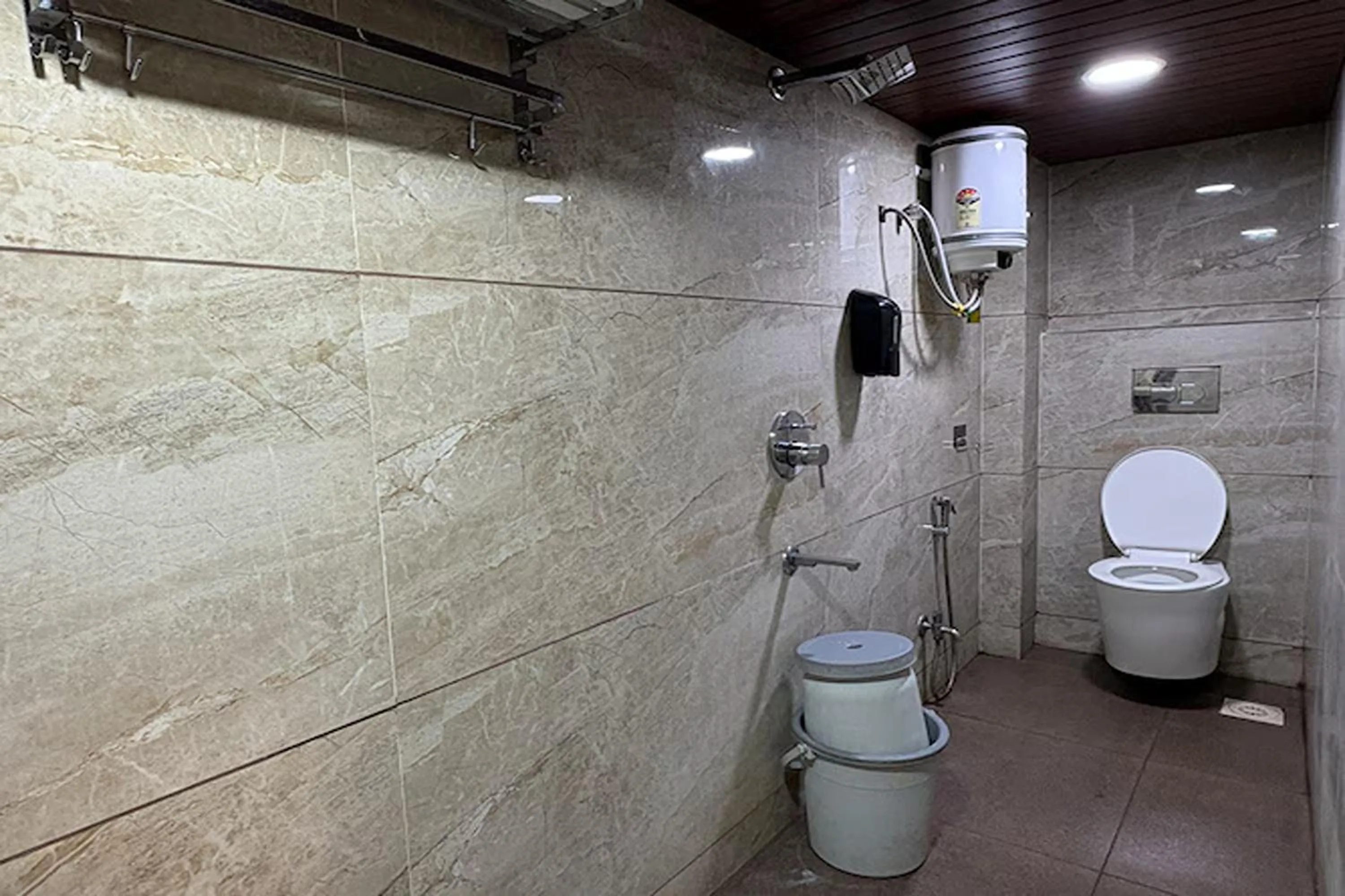 Shower in Hotel Anantshree Inn Shree Mahakaleshwar Temple Ujjain