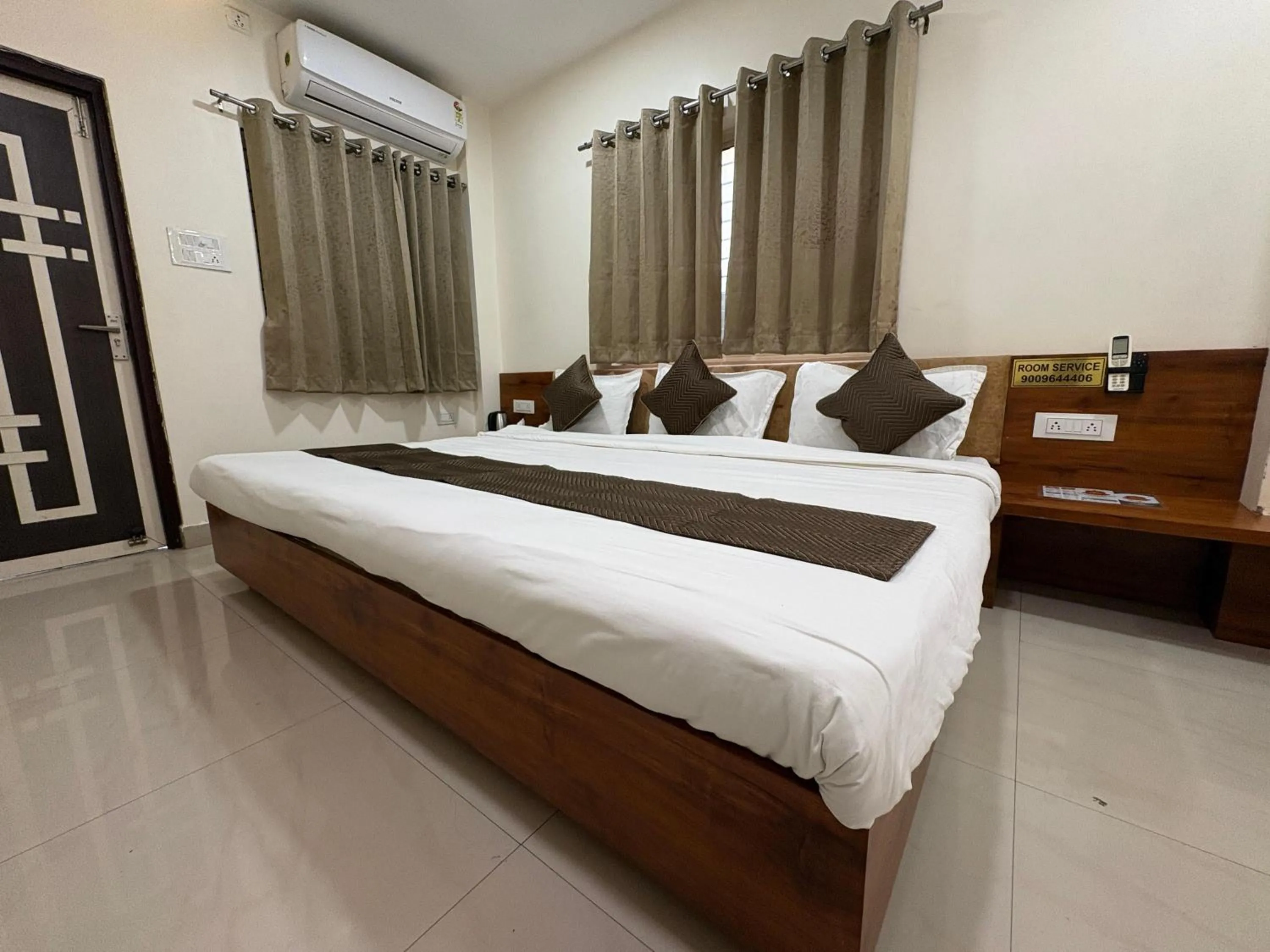 Bed in Hotel Anantshree Inn Shree Mahakaleshwar Temple Ujjain
