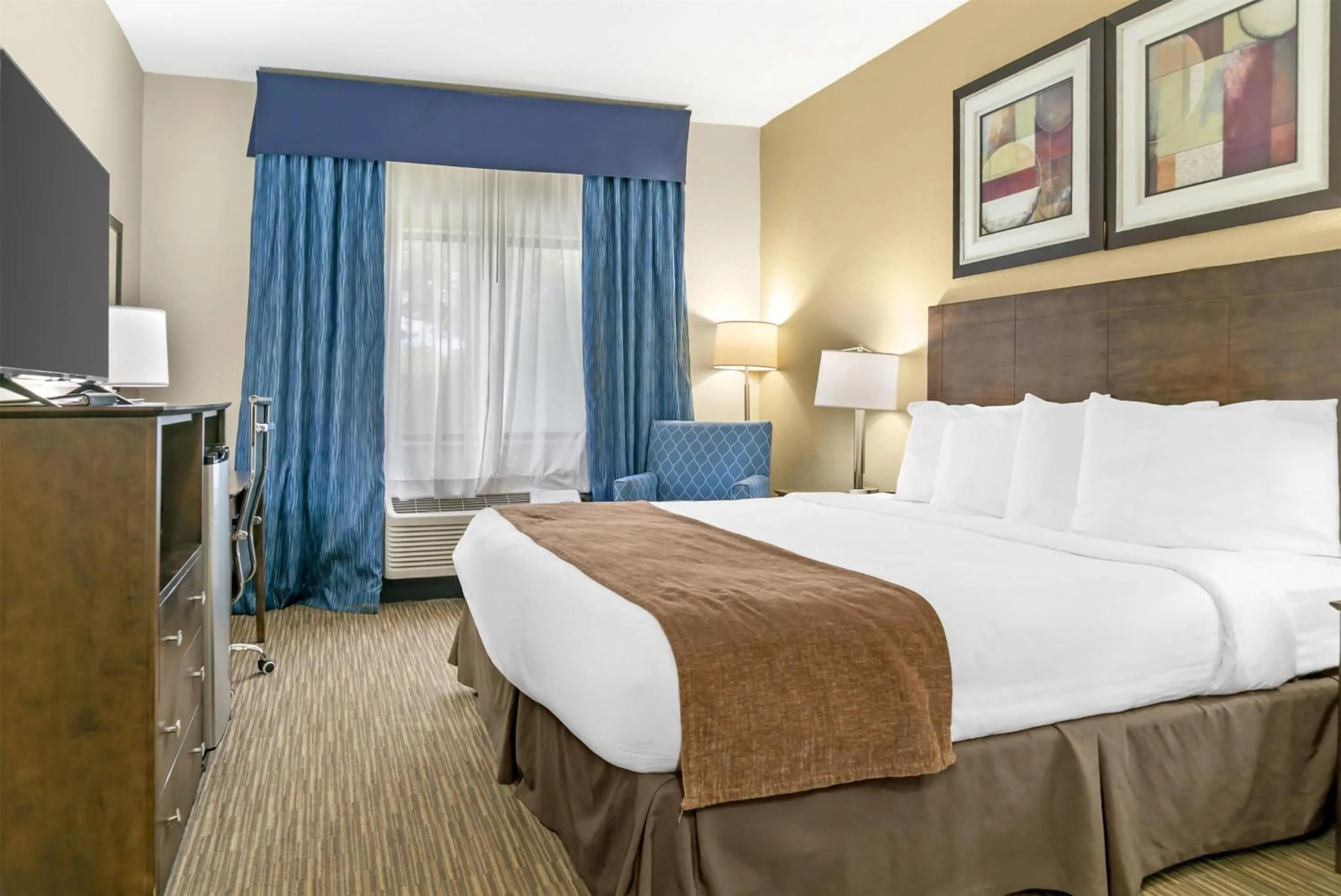 Bedroom, Bed in Best Western Port Huron Blue Water Bridge