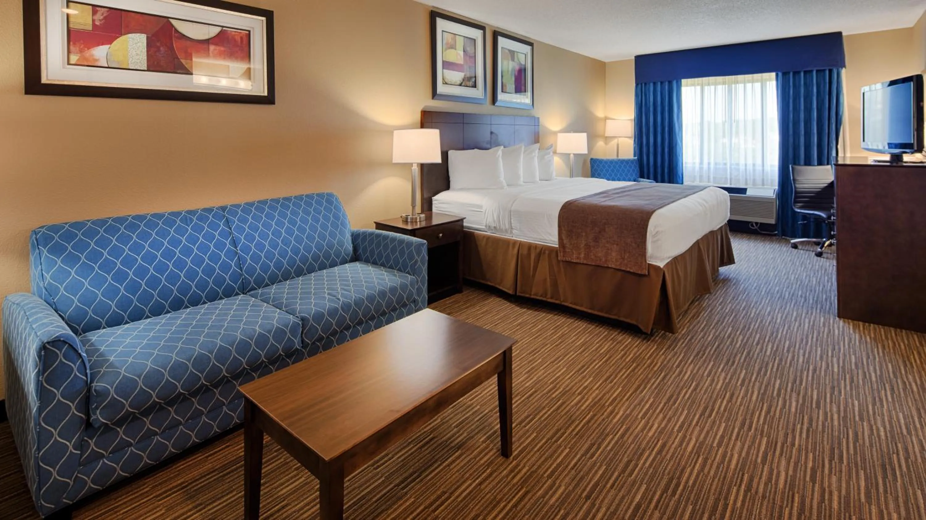 Photo of the whole room, Bed in Best Western Port Huron Blue Water Bridge