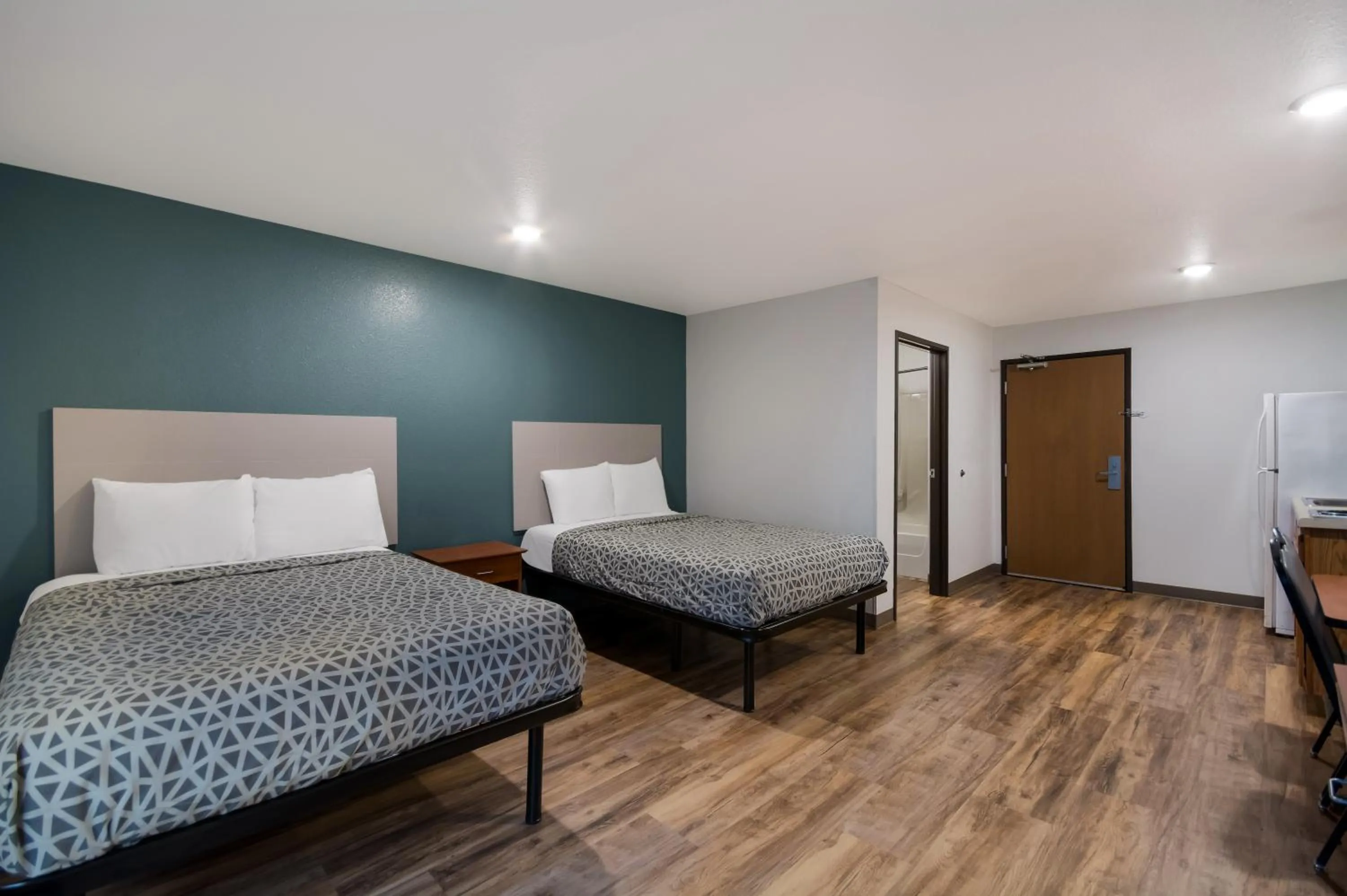 Bedroom, Bed in WoodSpring Suites Greenville Simpsonville