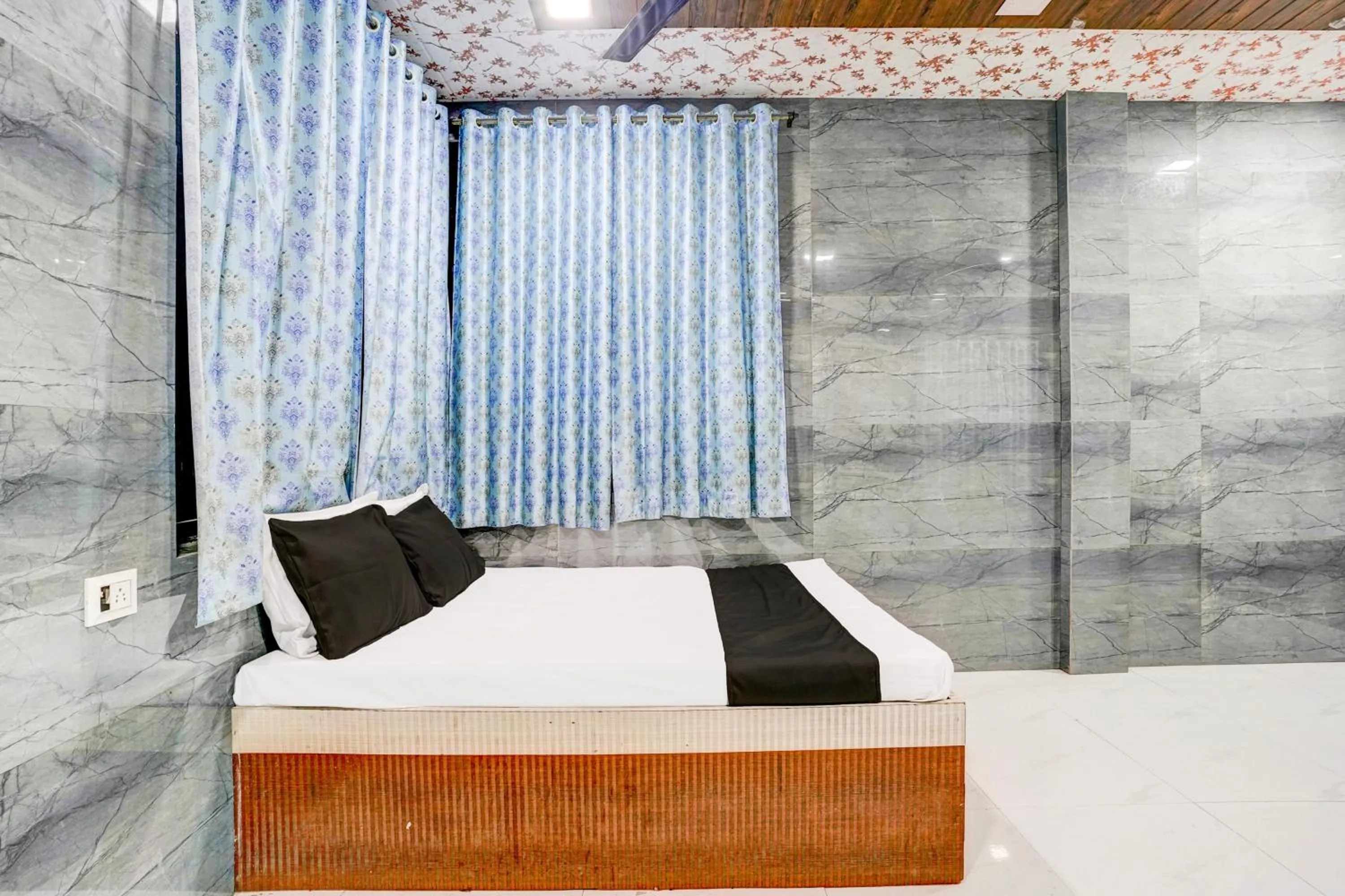 Bedroom, Bed in Hotel O Tulsi Resort