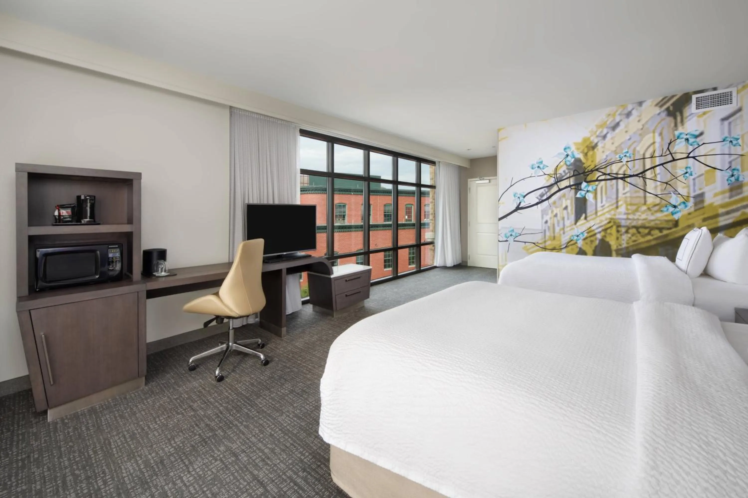 Photo of the whole room, Bed in Courtyard by Marriott Richmond Downtown