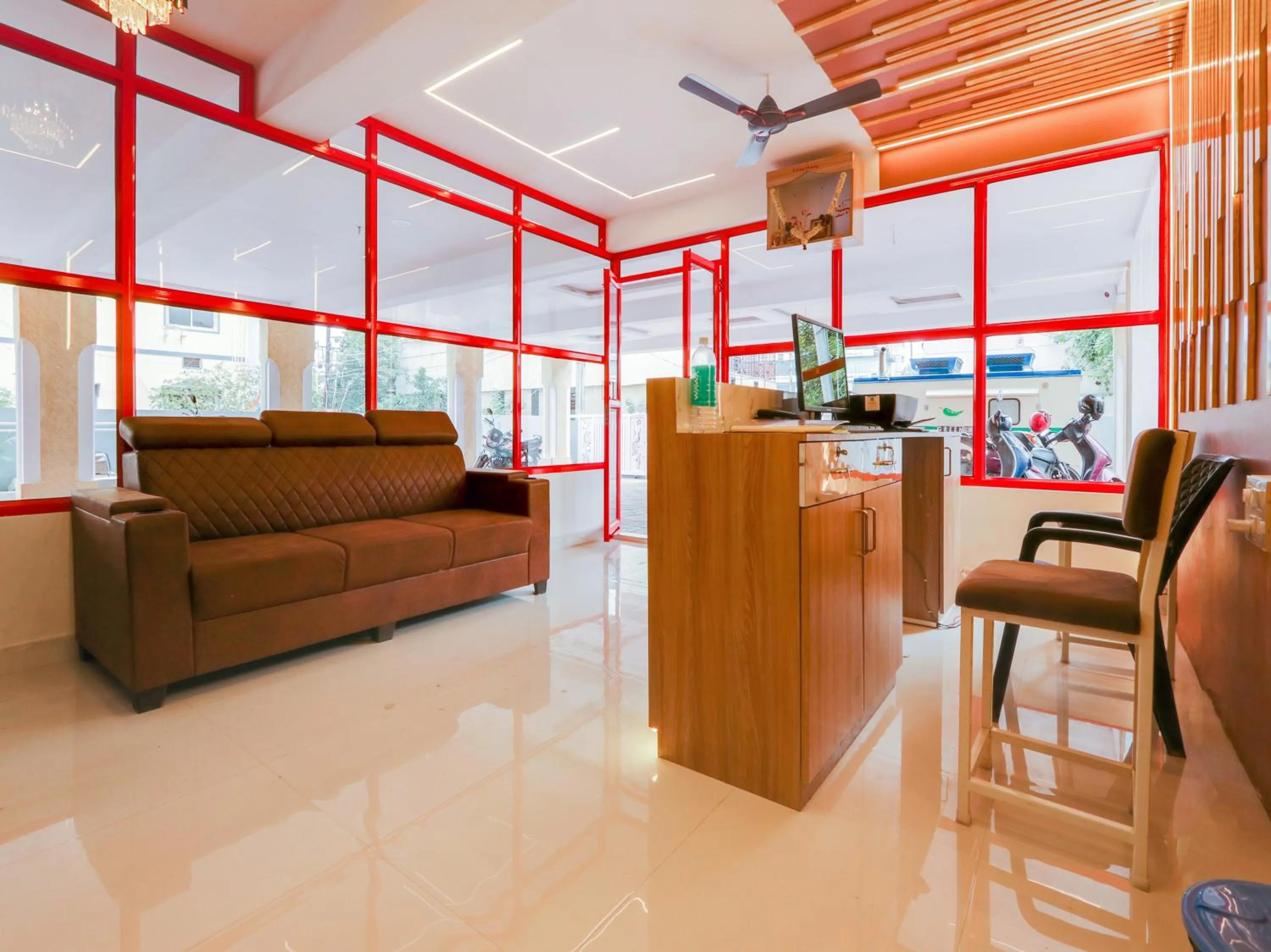 Lobby or reception in Super Collection O White Ridge Kamineni