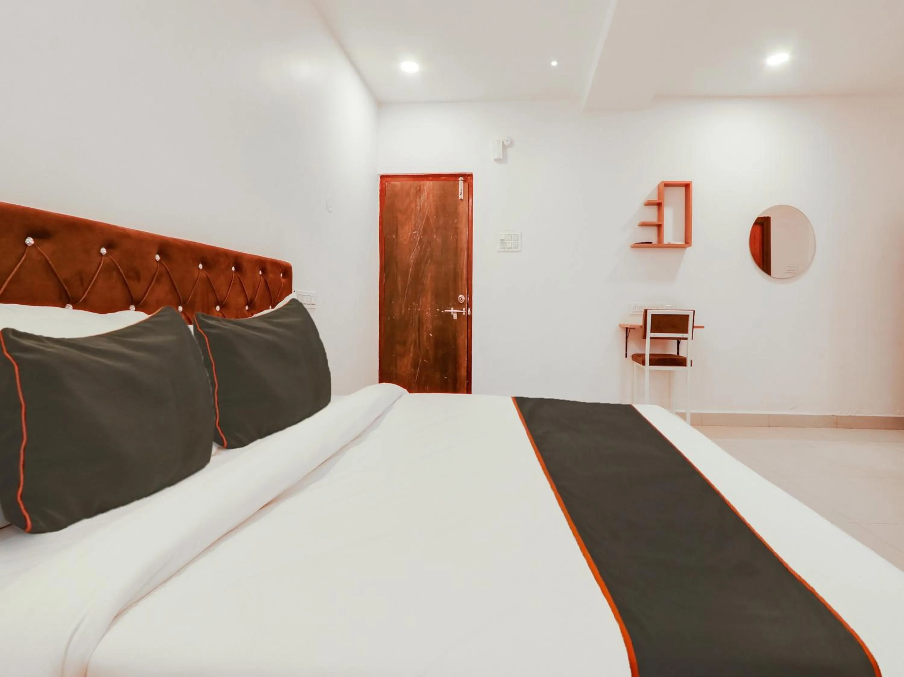 Bedroom, Bed in Super Collection O White Ridge Kamineni