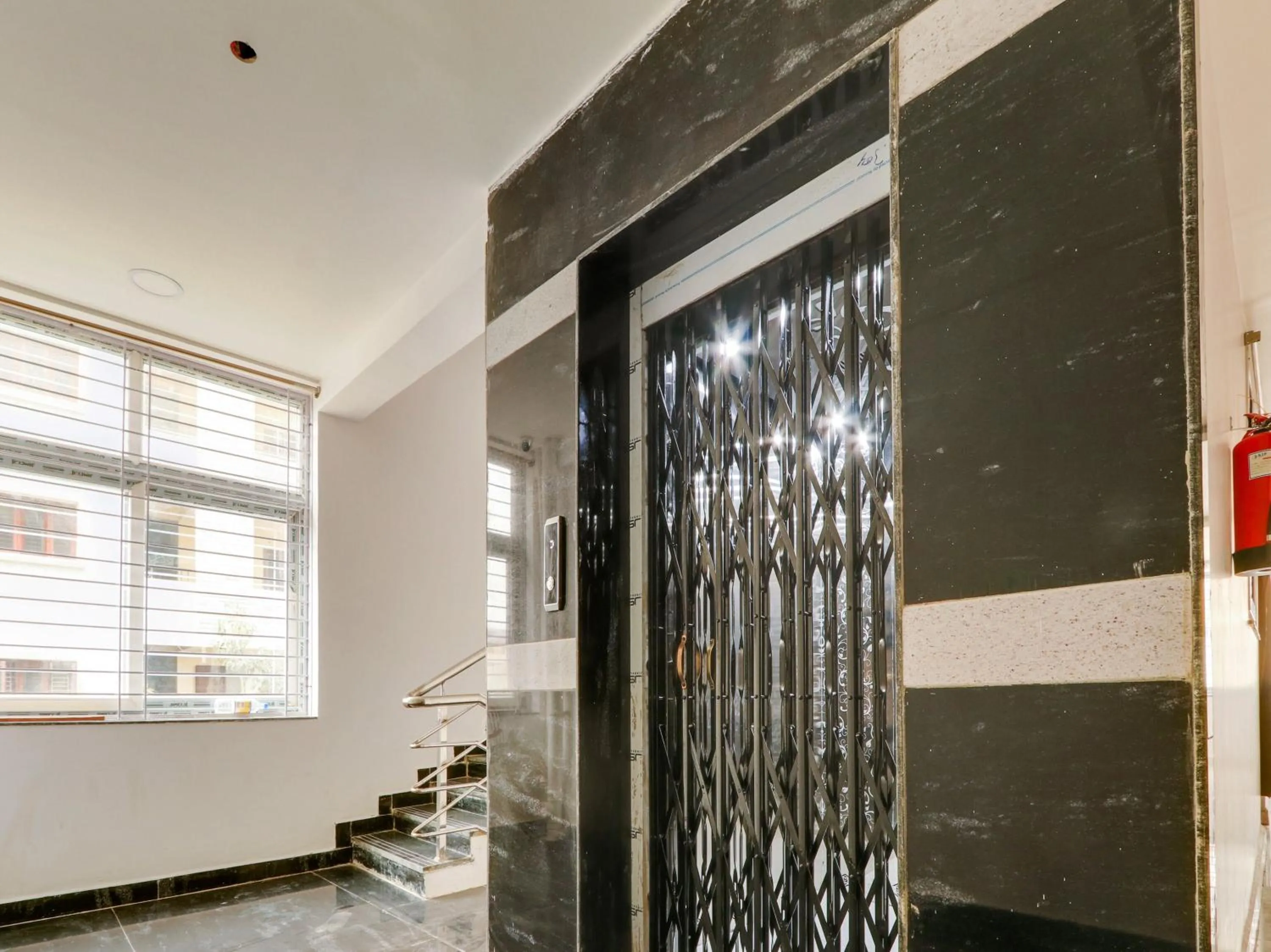 Lobby or reception in Super Collection O White Ridge Kamineni