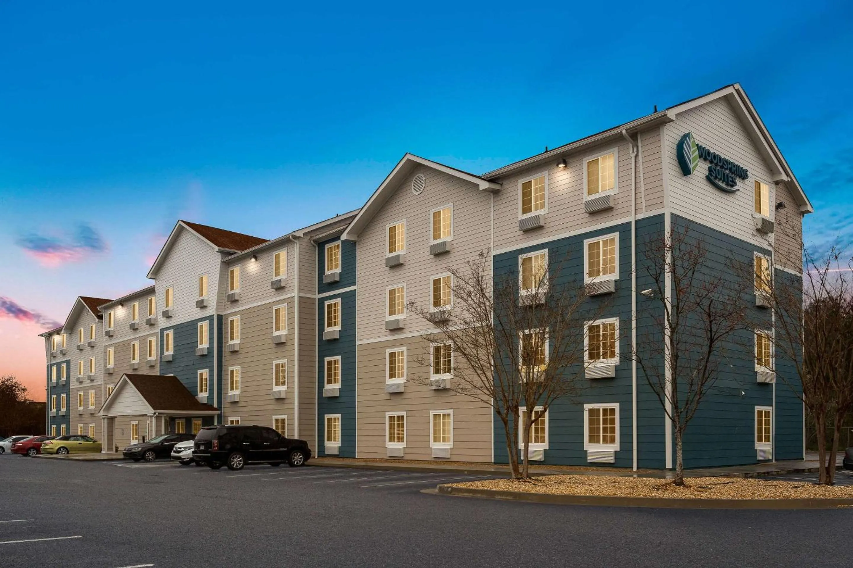 Property building in WoodSpring Suites Macon West I-475
