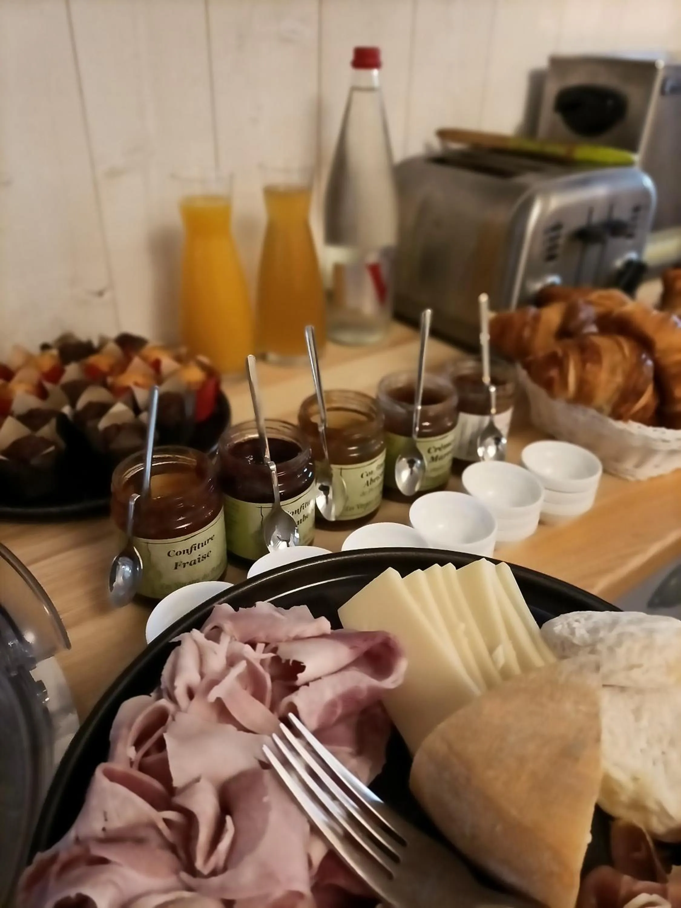 Breakfast in Auberge du Vieux Lanas Logis Hotel Restaurant