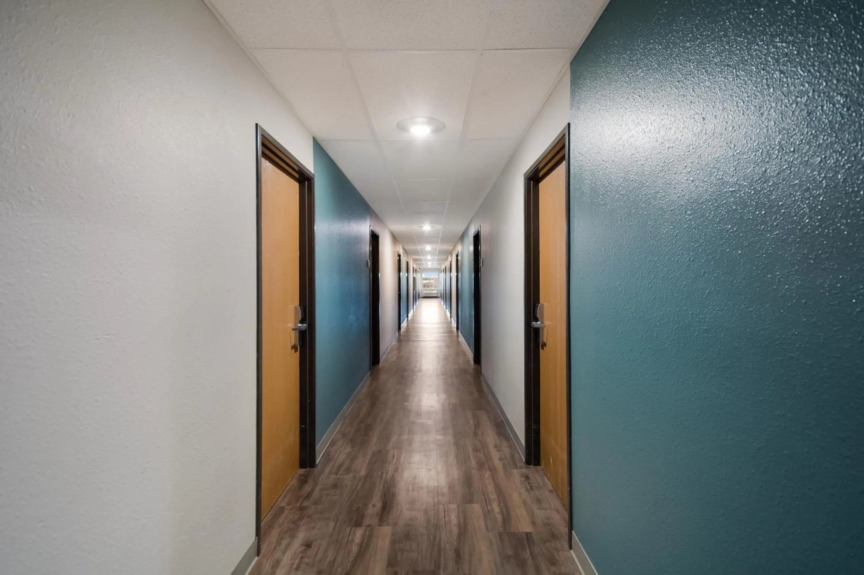 Property building in WoodSpring Suites Macon North