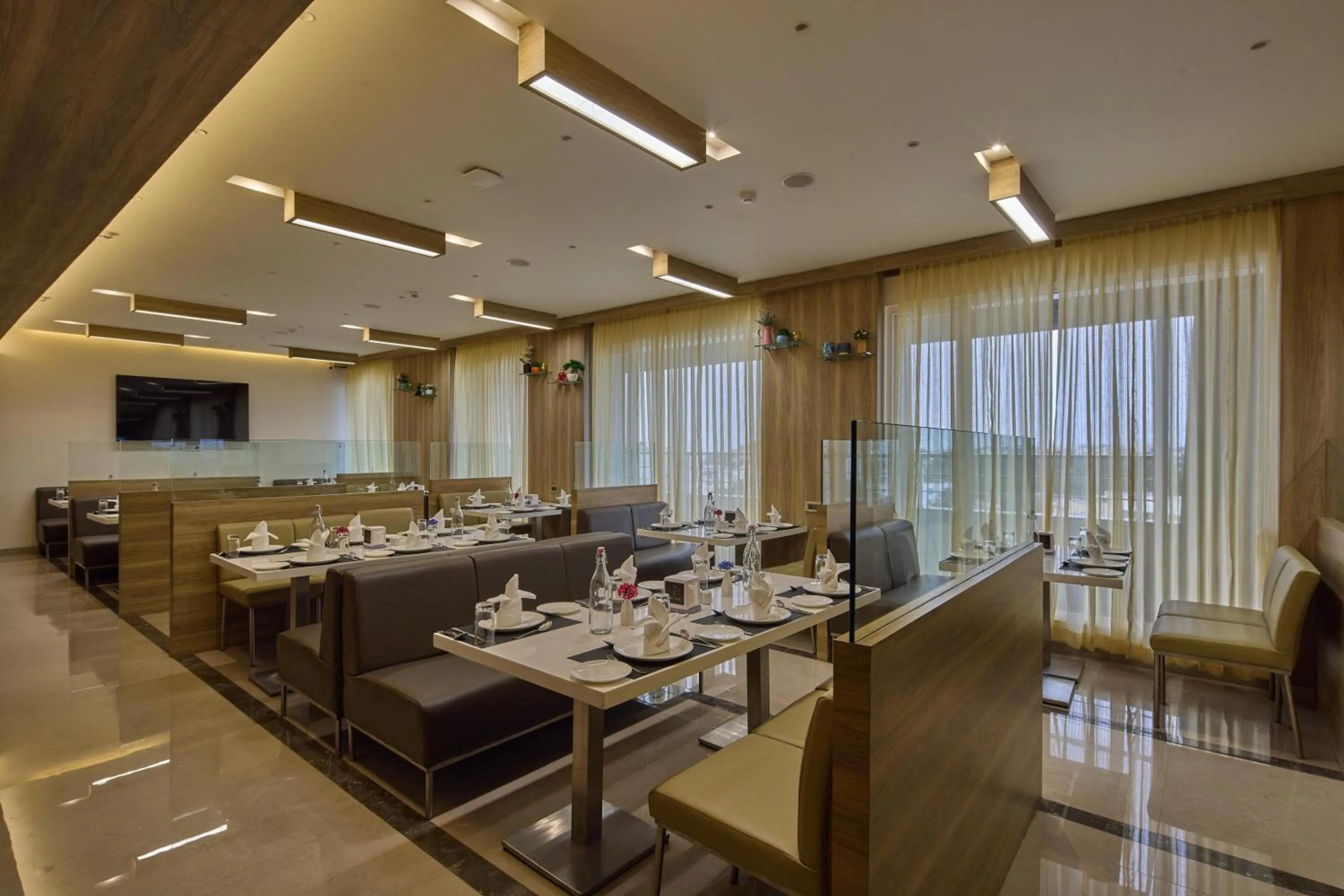 Restaurant/places to eat in Grand Continent Hosur A Sarovar Portico Affiliate Hotel