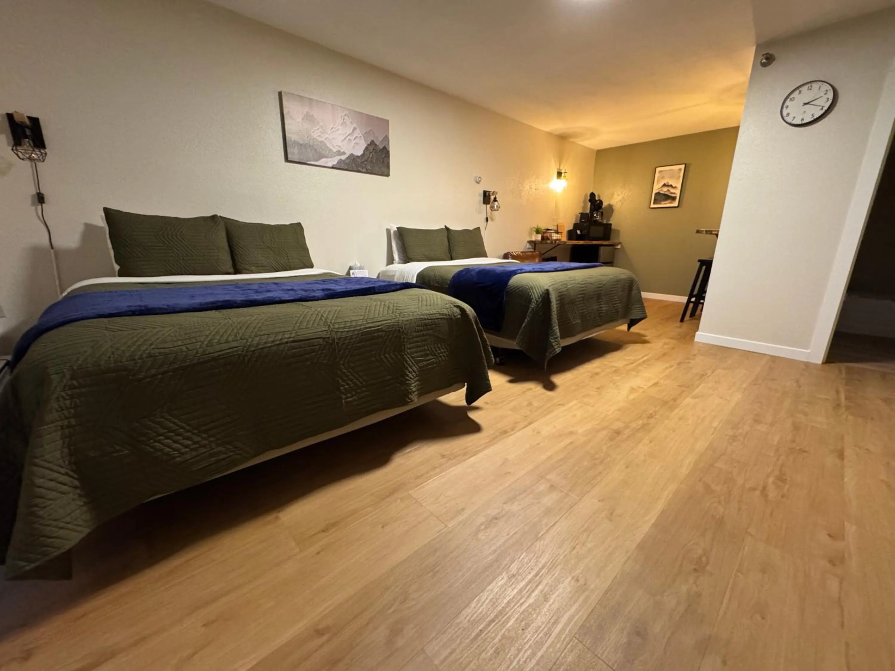 Bed in The Pioneer Motel