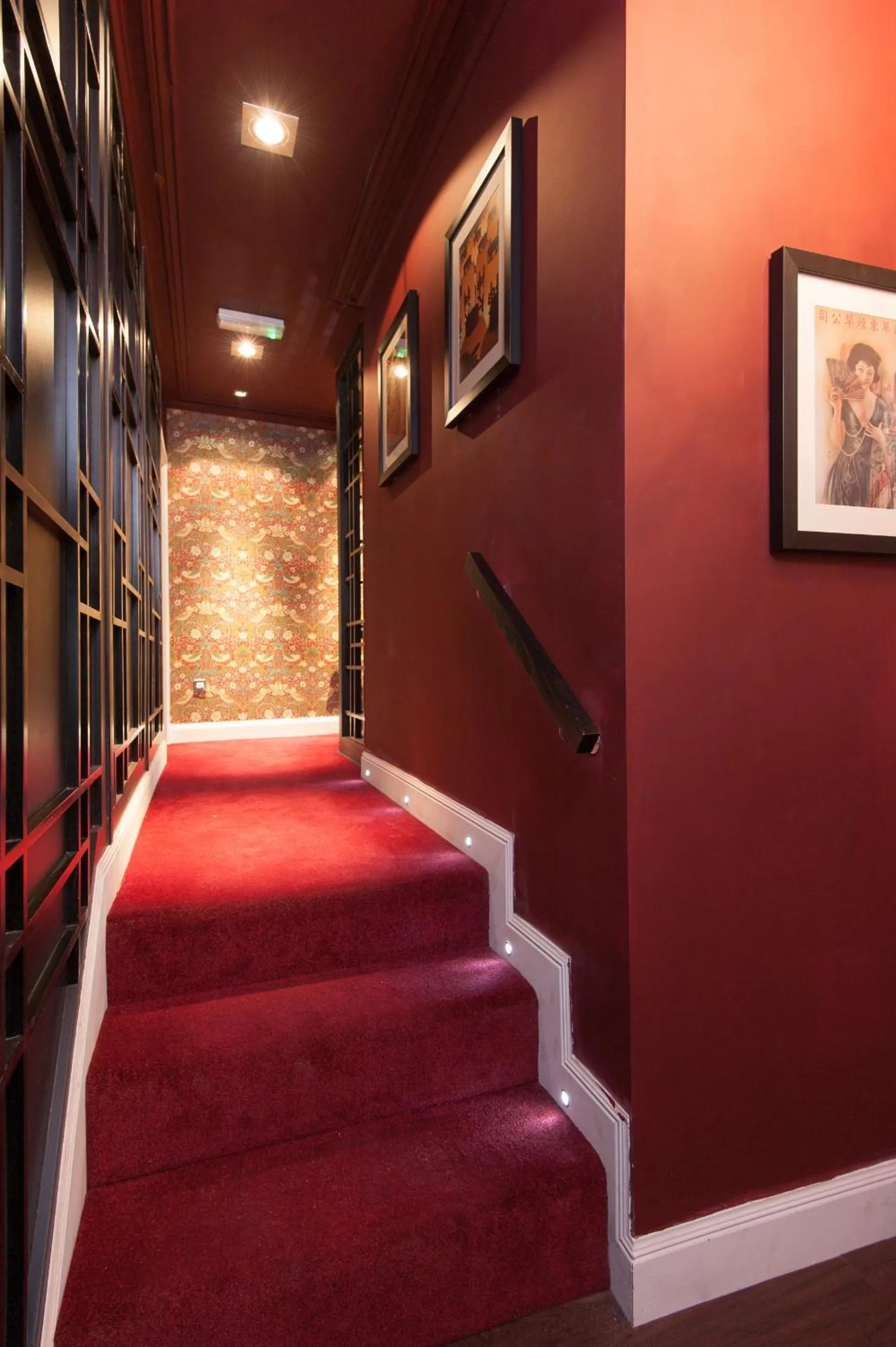 Photo of the whole room in City Retreat Edinburgh ApartHotels