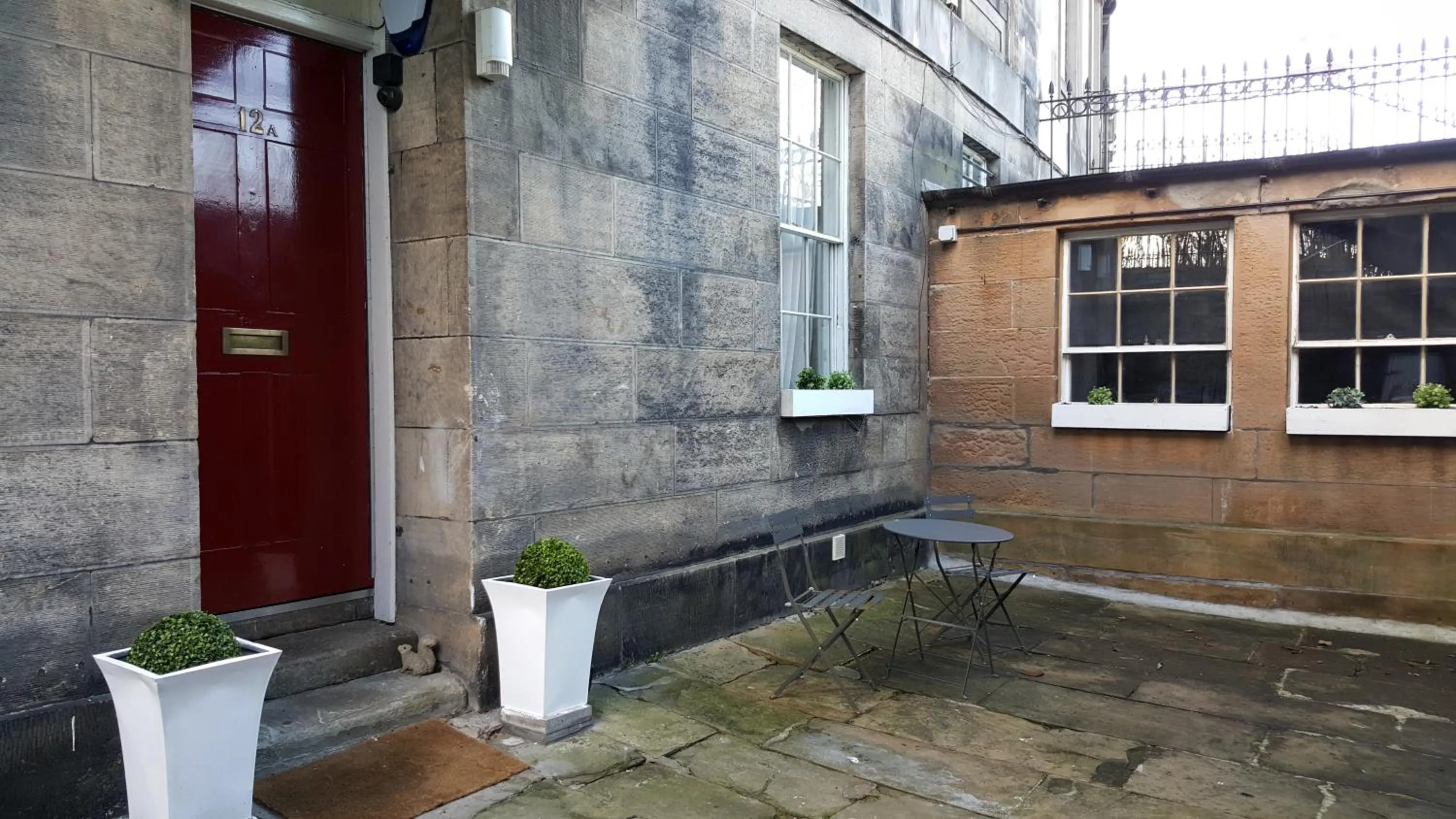 Patio in City Retreat Edinburgh ApartHotels