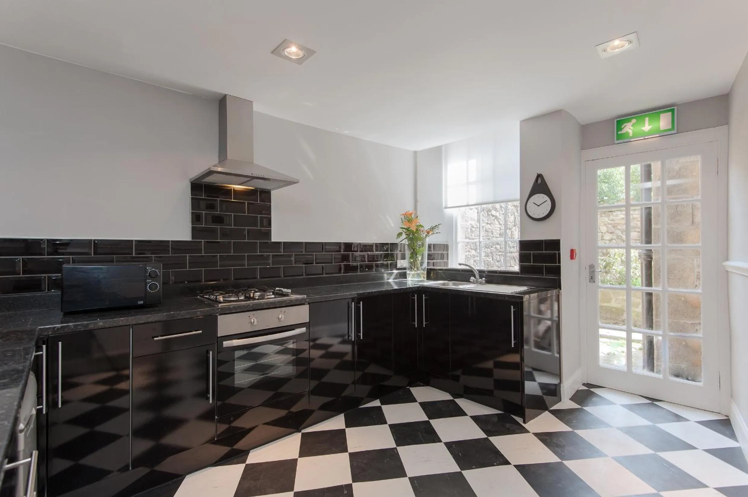 Kitchen or kitchenette in City Retreat Edinburgh ApartHotels