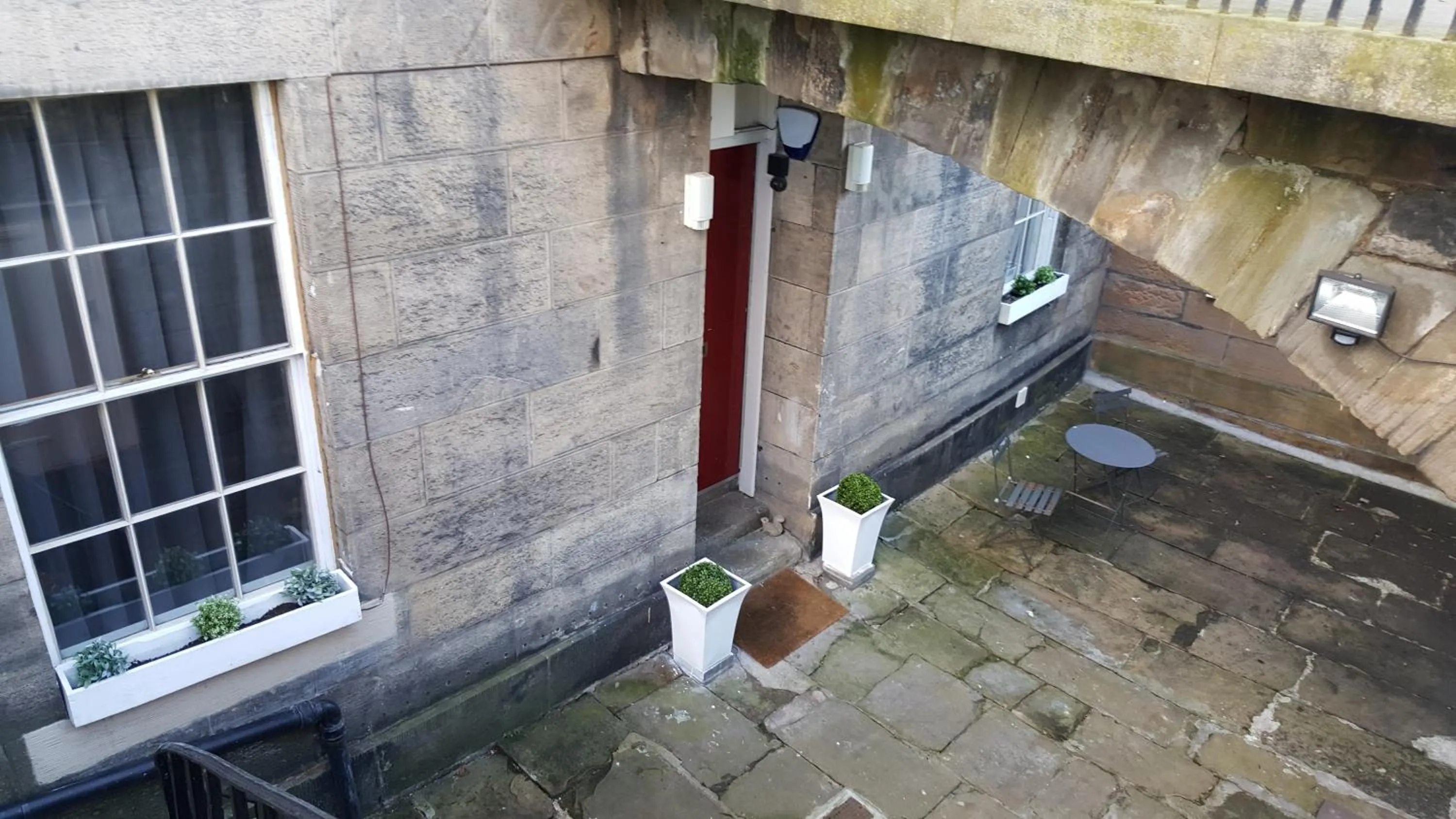 Patio in City Retreat Edinburgh ApartHotels