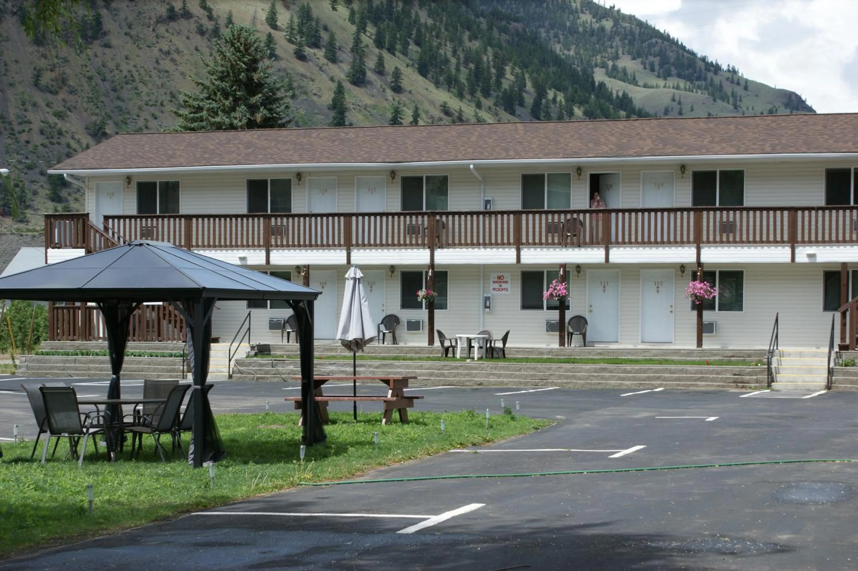 Facade/entrance in Elks Motel