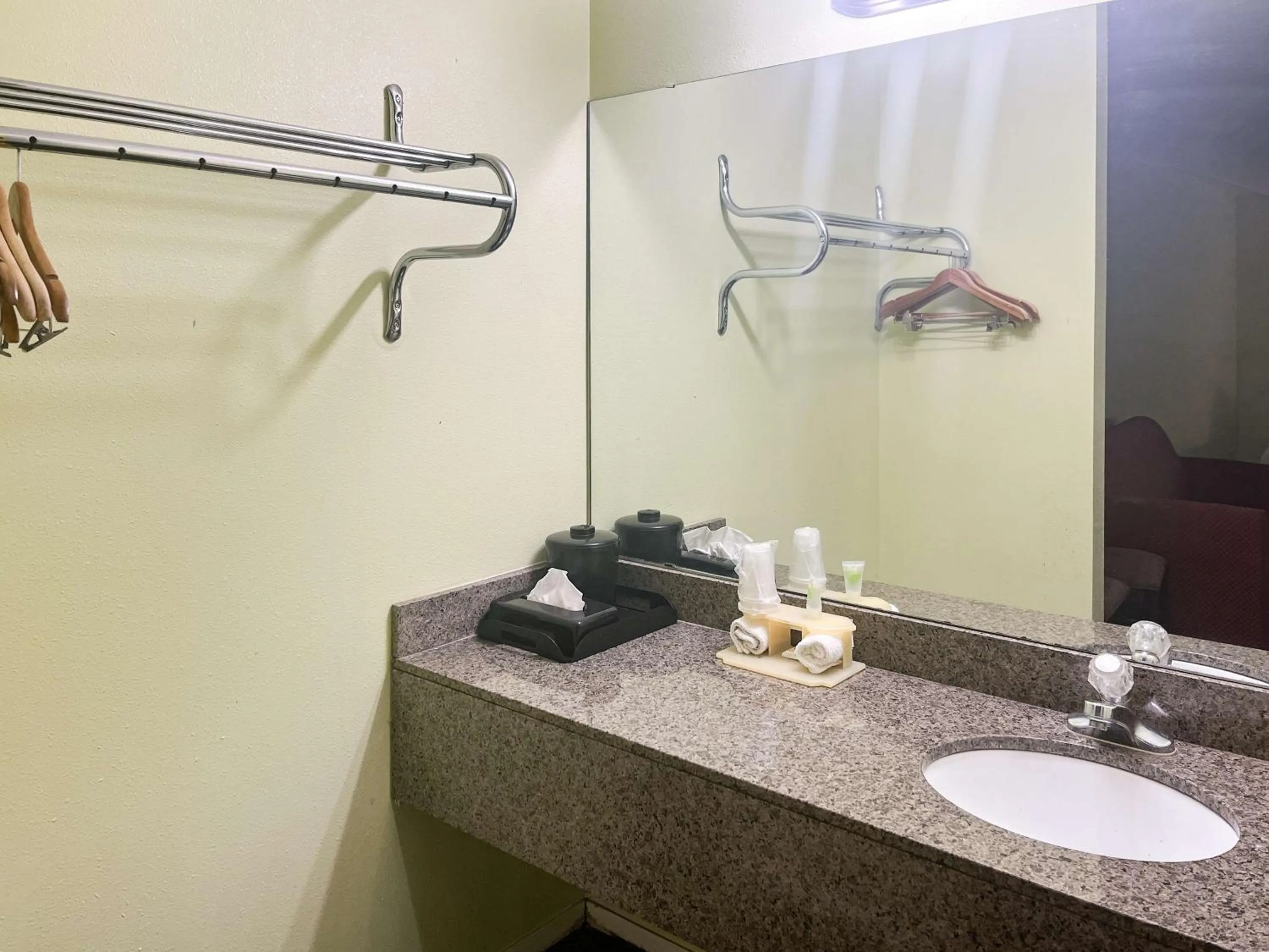 Bathroom in Motel 6 Tulia, TX