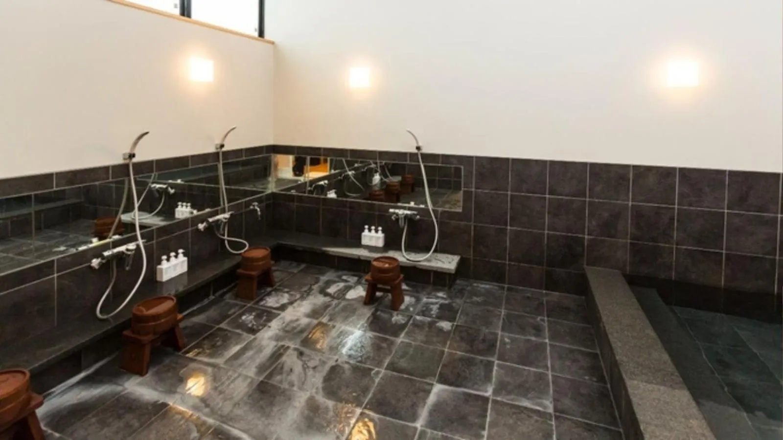 Public Bath in EN Takeda Castle Town Hotel