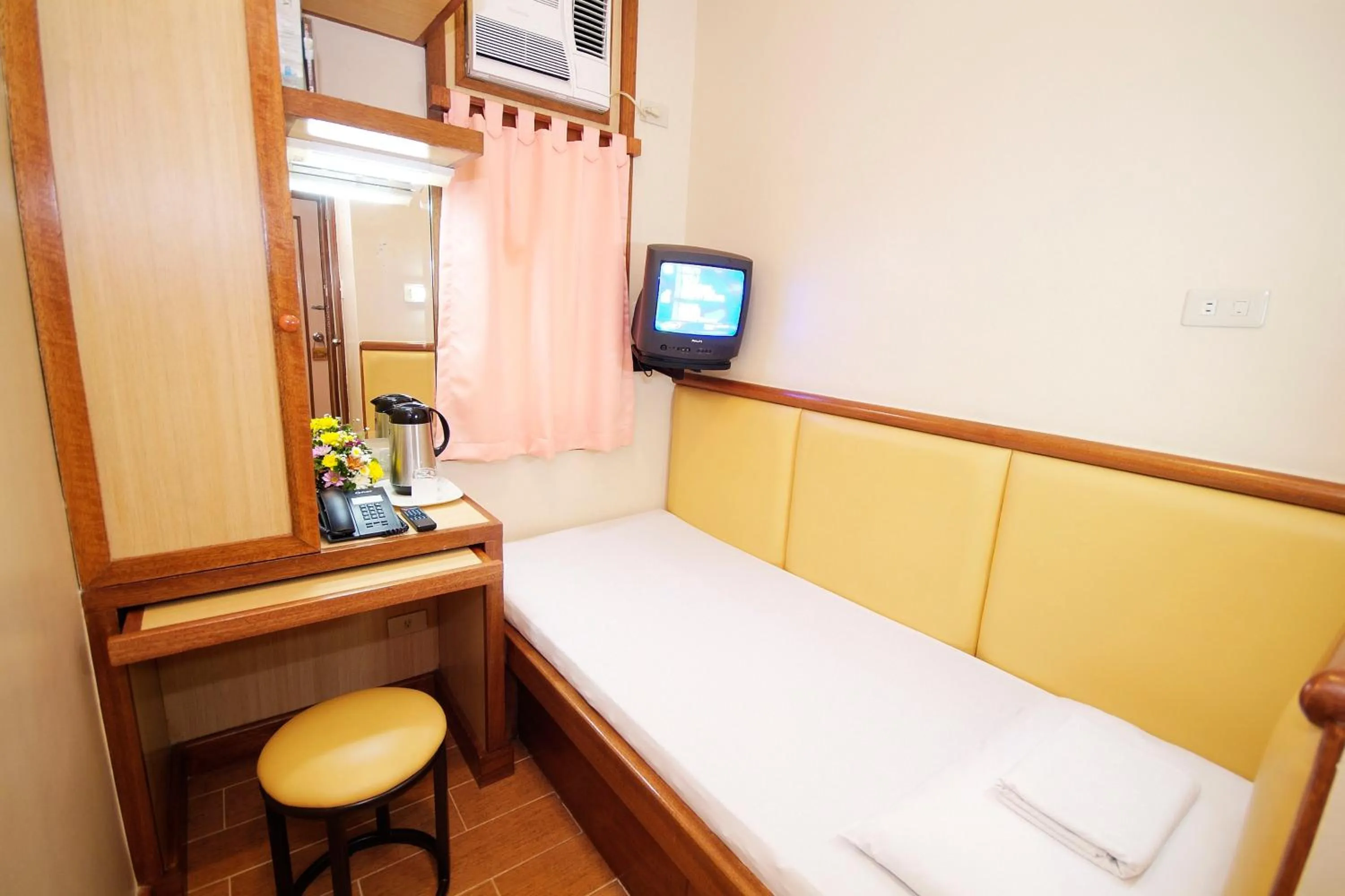 Bedroom, Bed in Kabayan Hotel Pasay