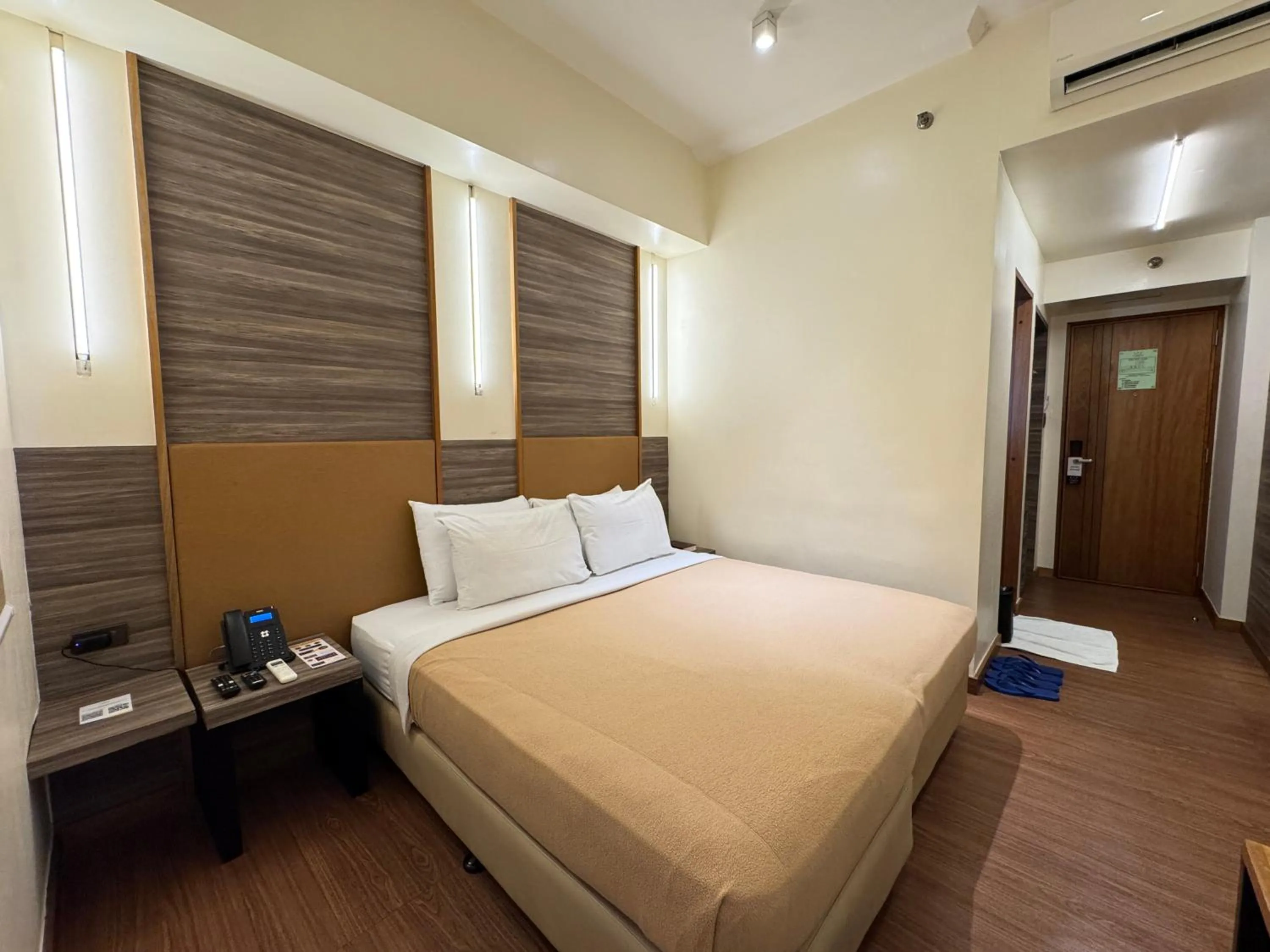 Bedroom, Bed in Kabayan Hotel Pasay
