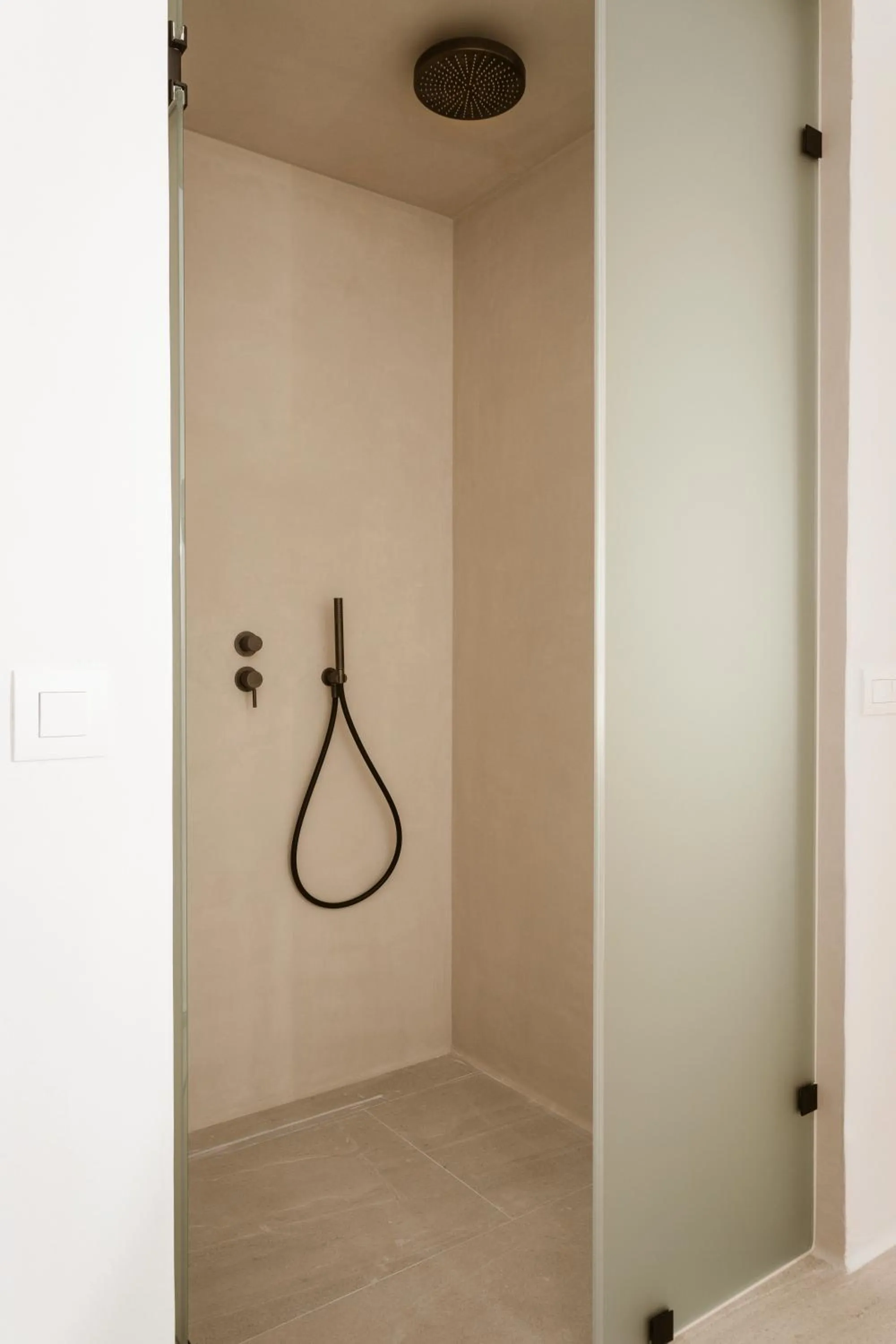 Shower in Mykonos Flow - Super Paradise